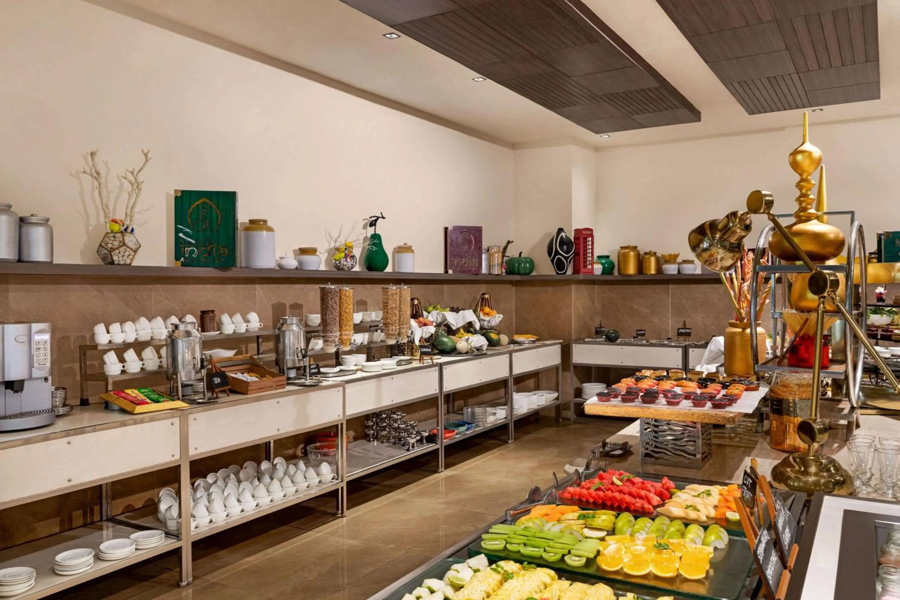 Restaurant/places to eat in Wyndham Ahmedabad Shela