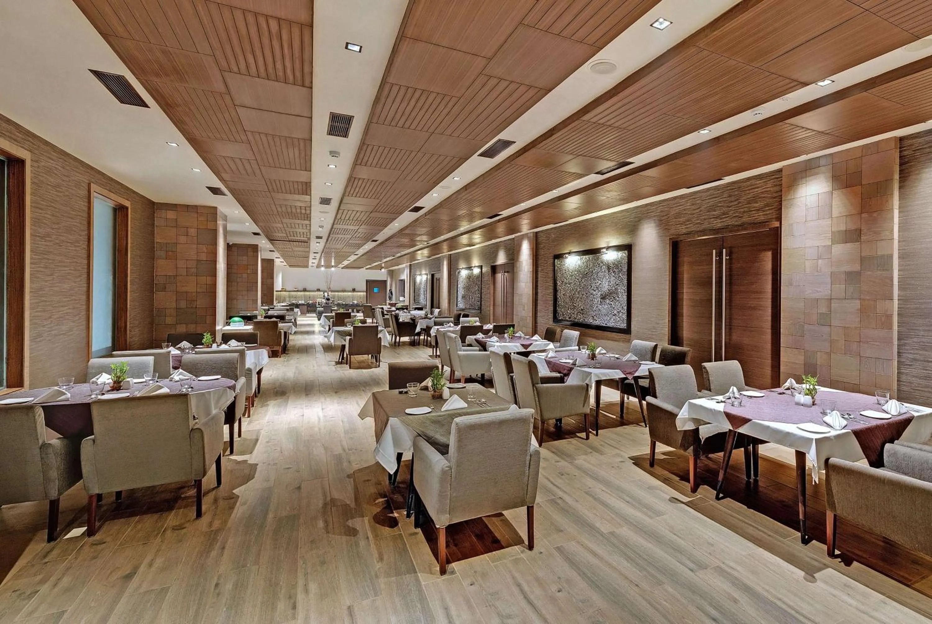 Restaurant/places to eat in Wyndham Ahmedabad Shela