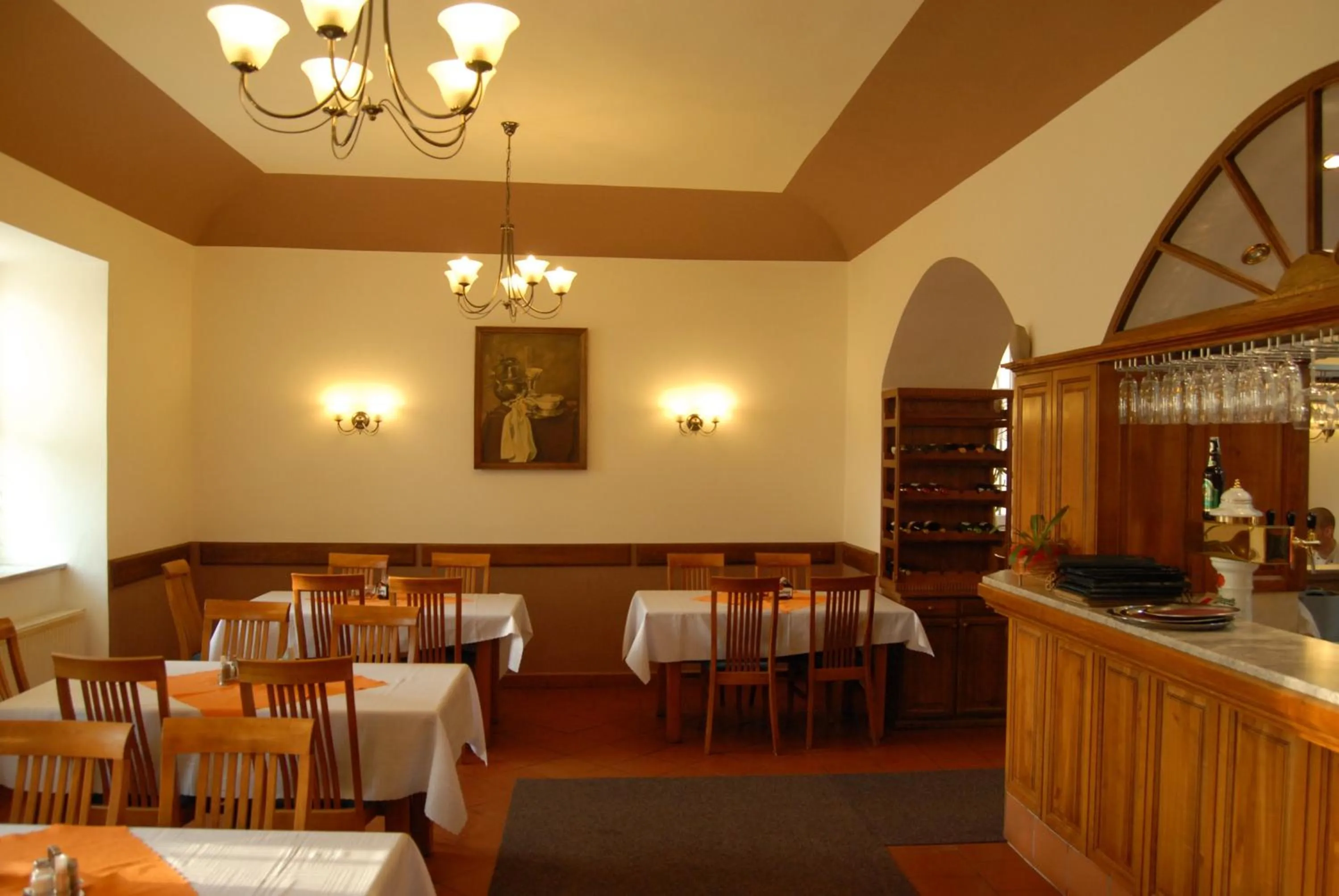 Restaurant/places to eat in Hotel Atawa