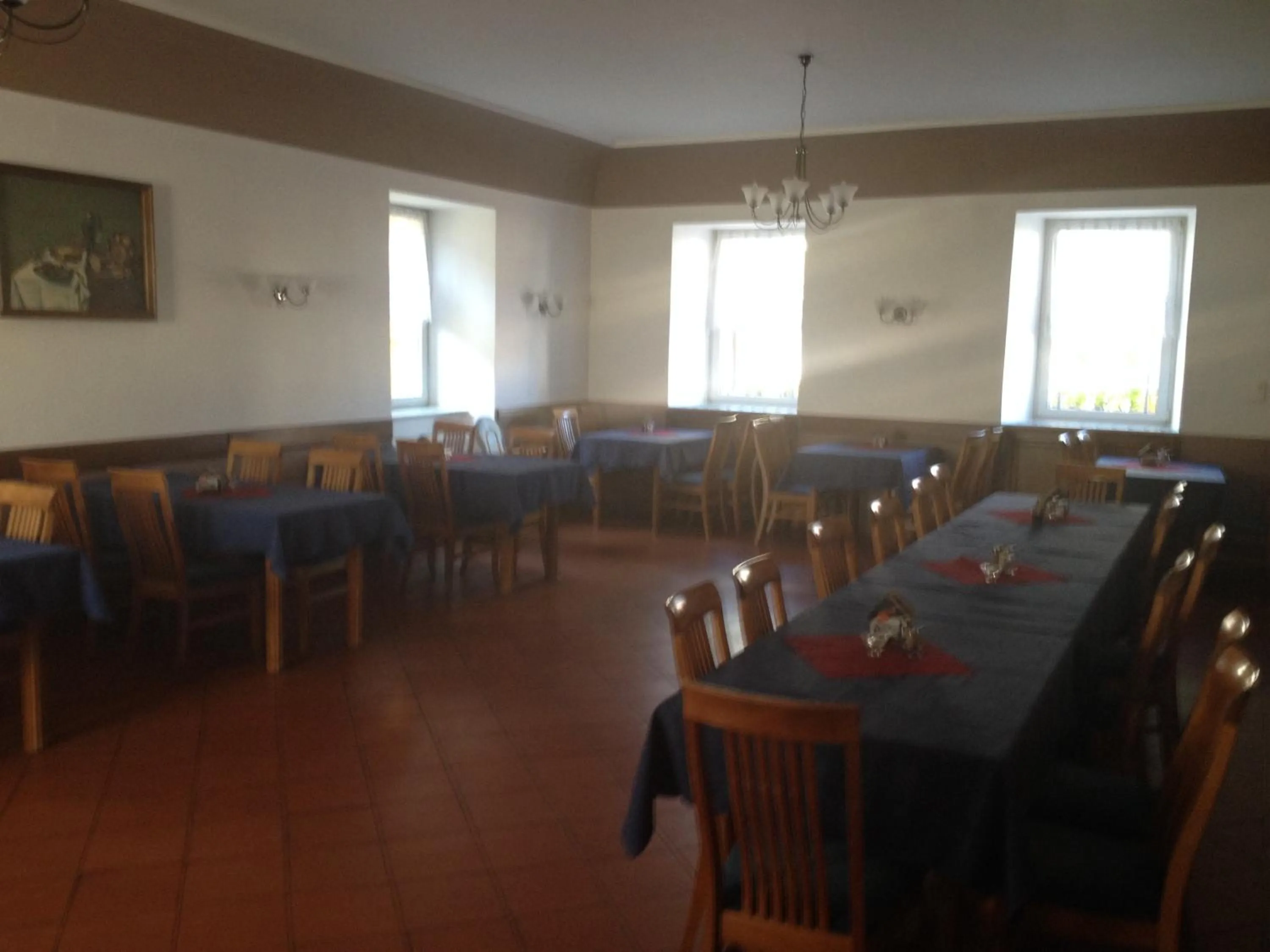 Restaurant/places to eat in Hotel Atawa