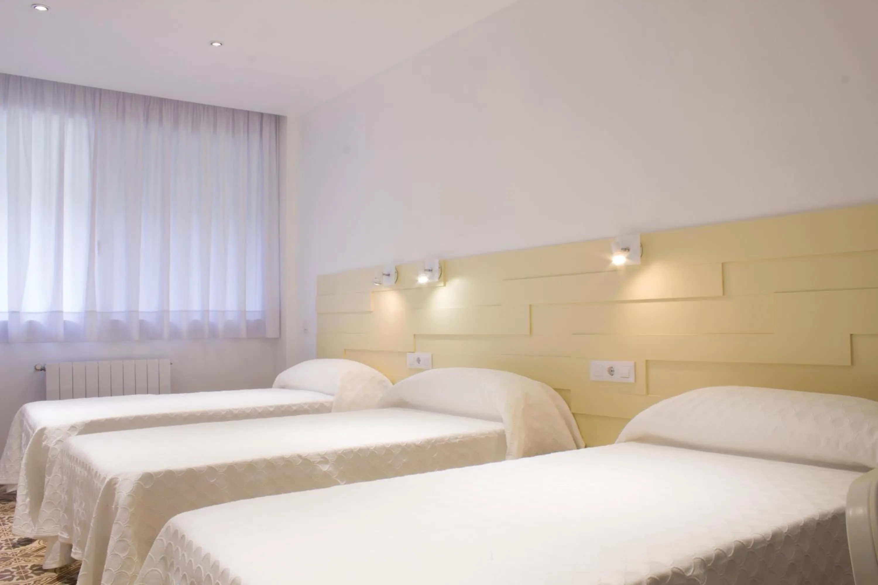 Bedroom, Bed in Hostal Nova Barcelona