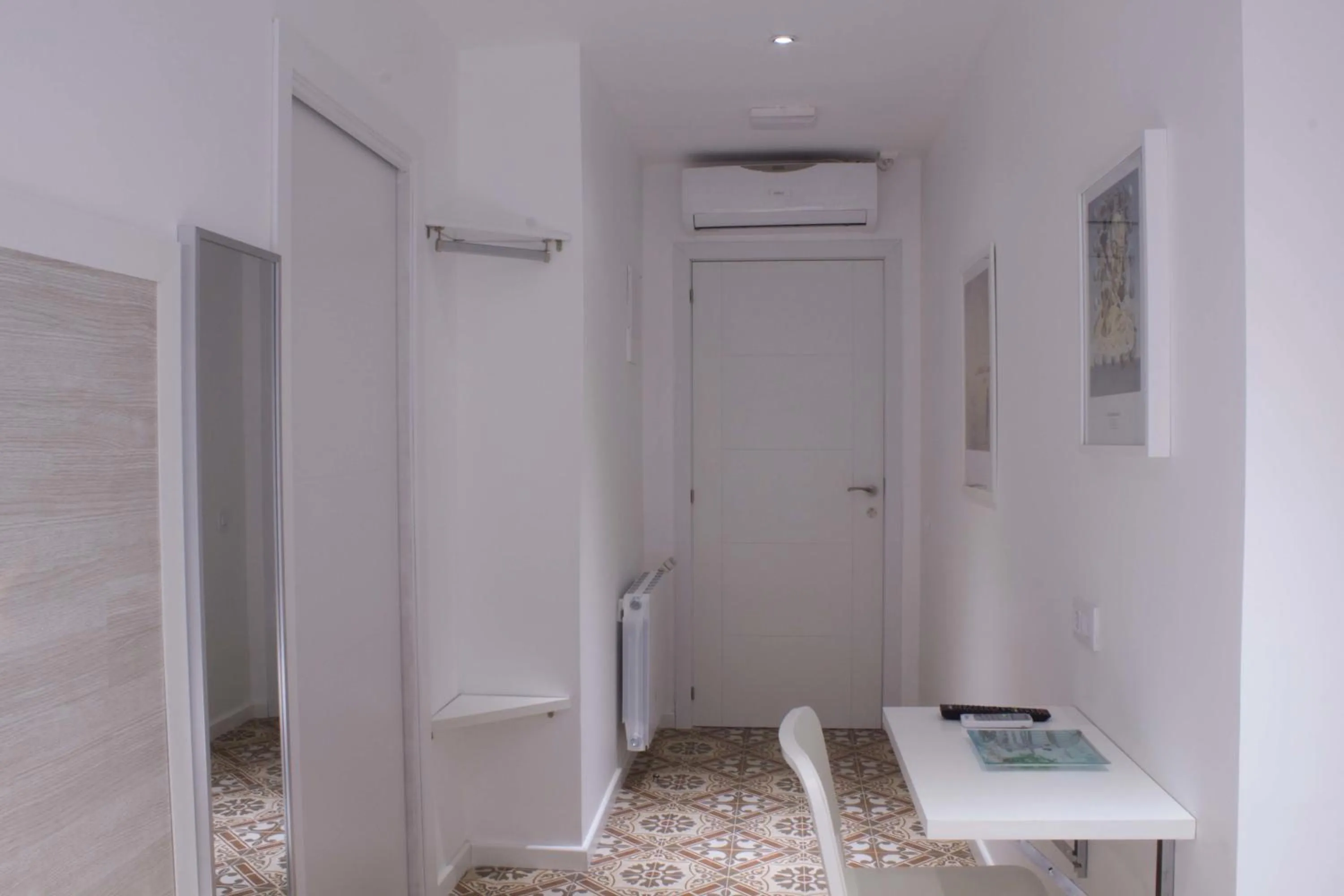 Photo of the whole room in Hostal Nova Barcelona