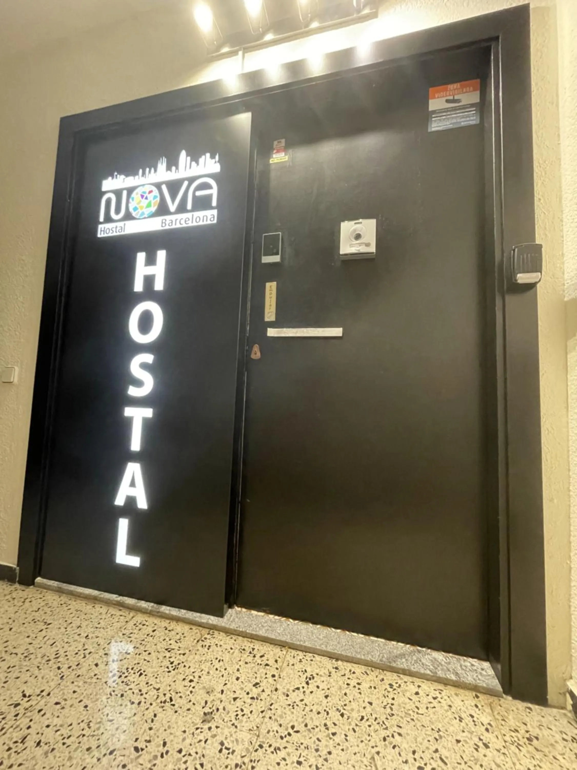 Property building in Hostal Nova Barcelona