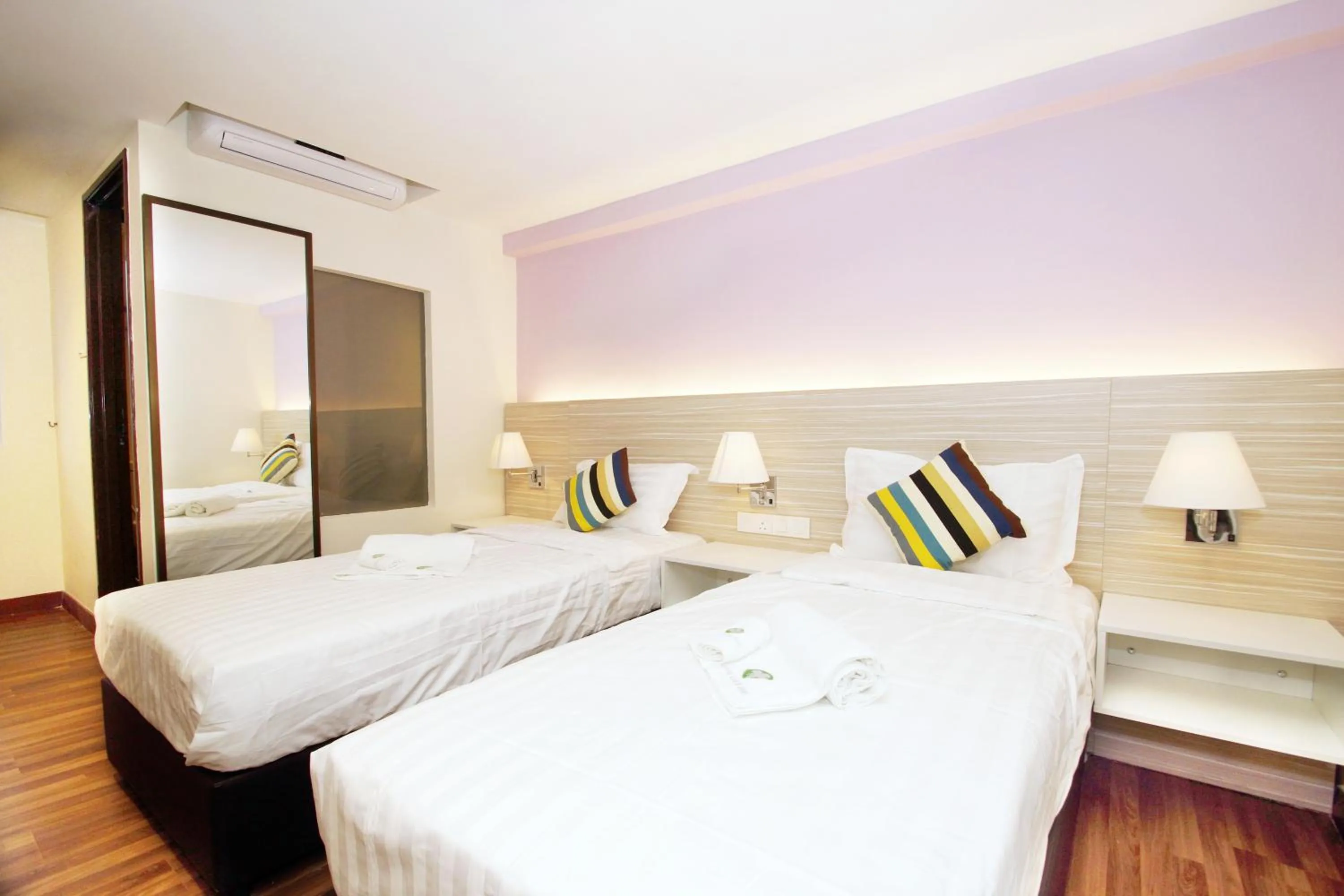 Restaurant/places to eat, Bed in Good Luck Inn