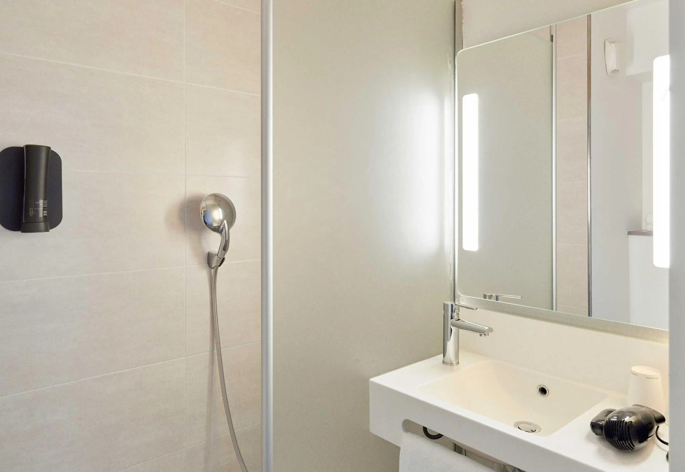 Bathroom in B&B HOTEL Paris Romainville Noisy-le-Sec