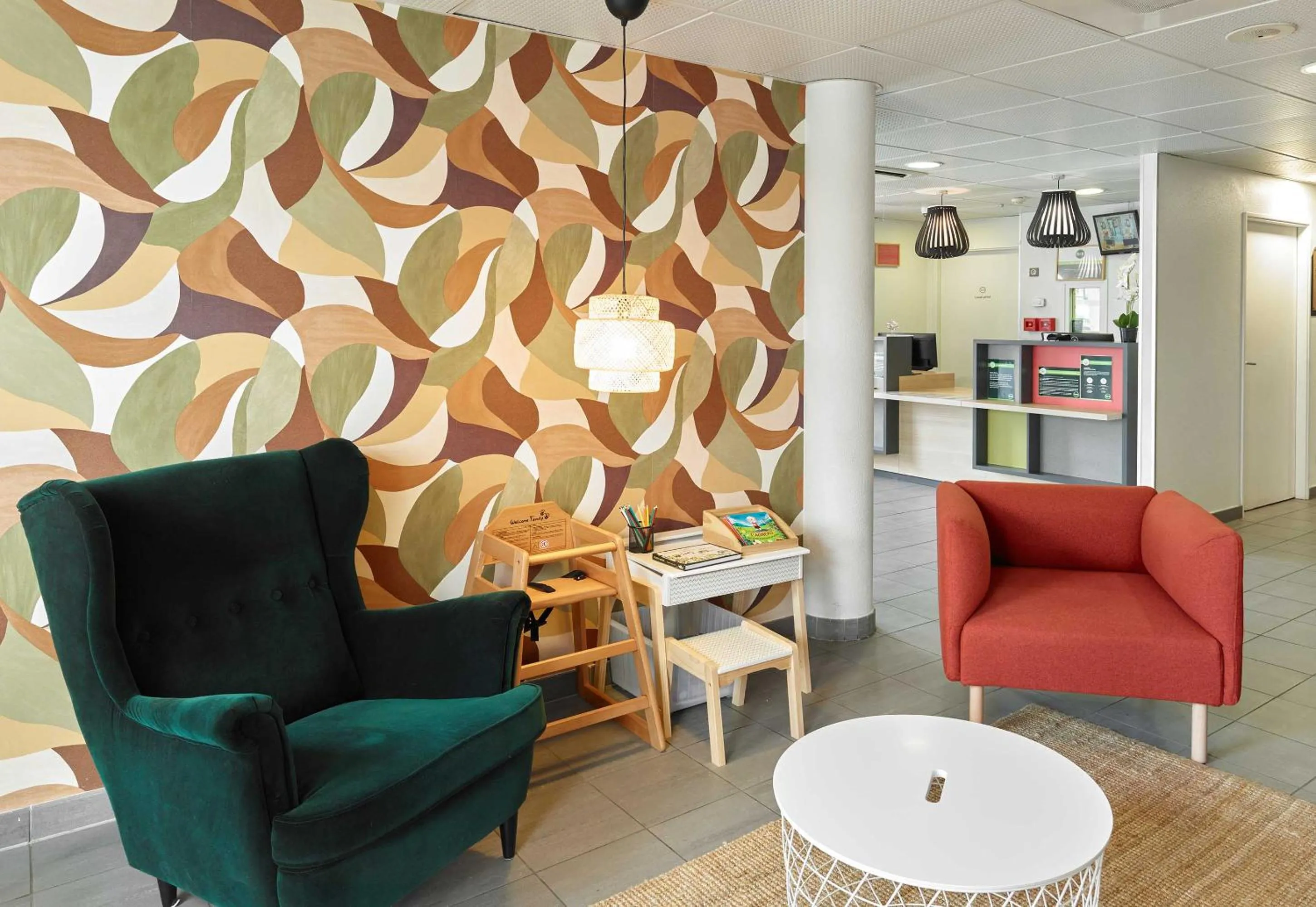 Lobby or reception in B&B HOTEL Paris Romainville Noisy-le-Sec