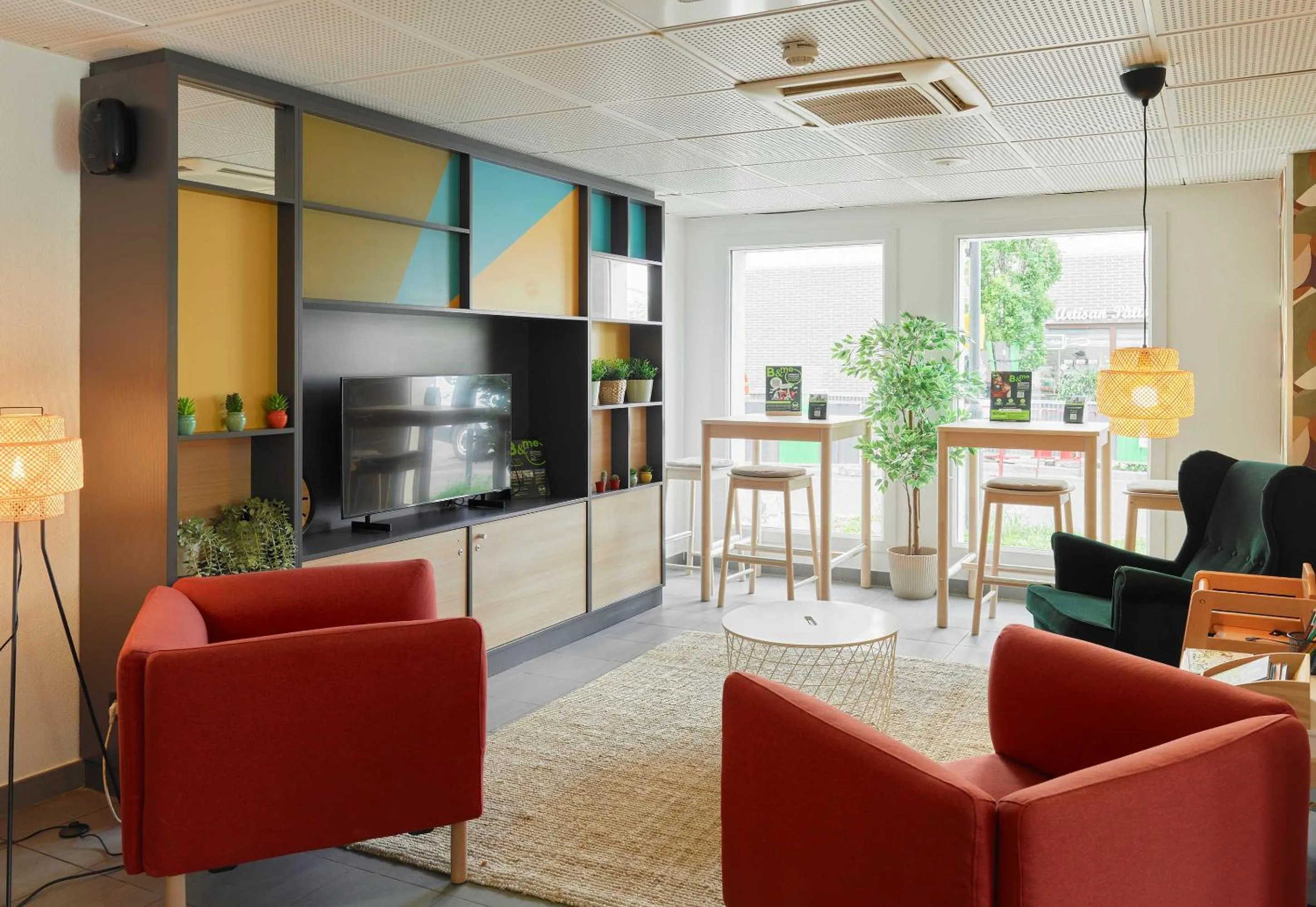 Seating area in B&B HOTEL Paris Romainville Noisy-le-Sec