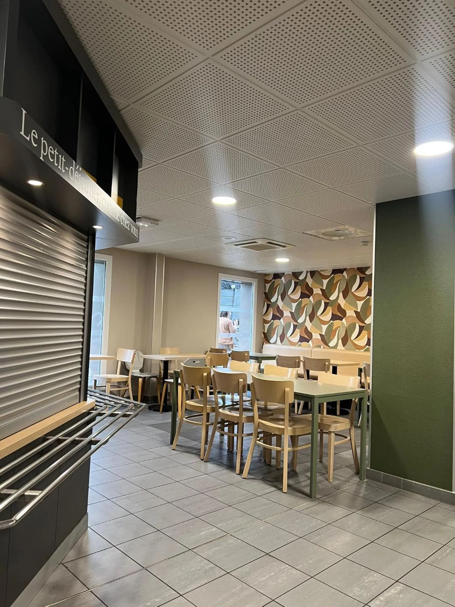 Restaurant/places to eat in B&B HOTEL Paris Romainville Noisy-le-Sec