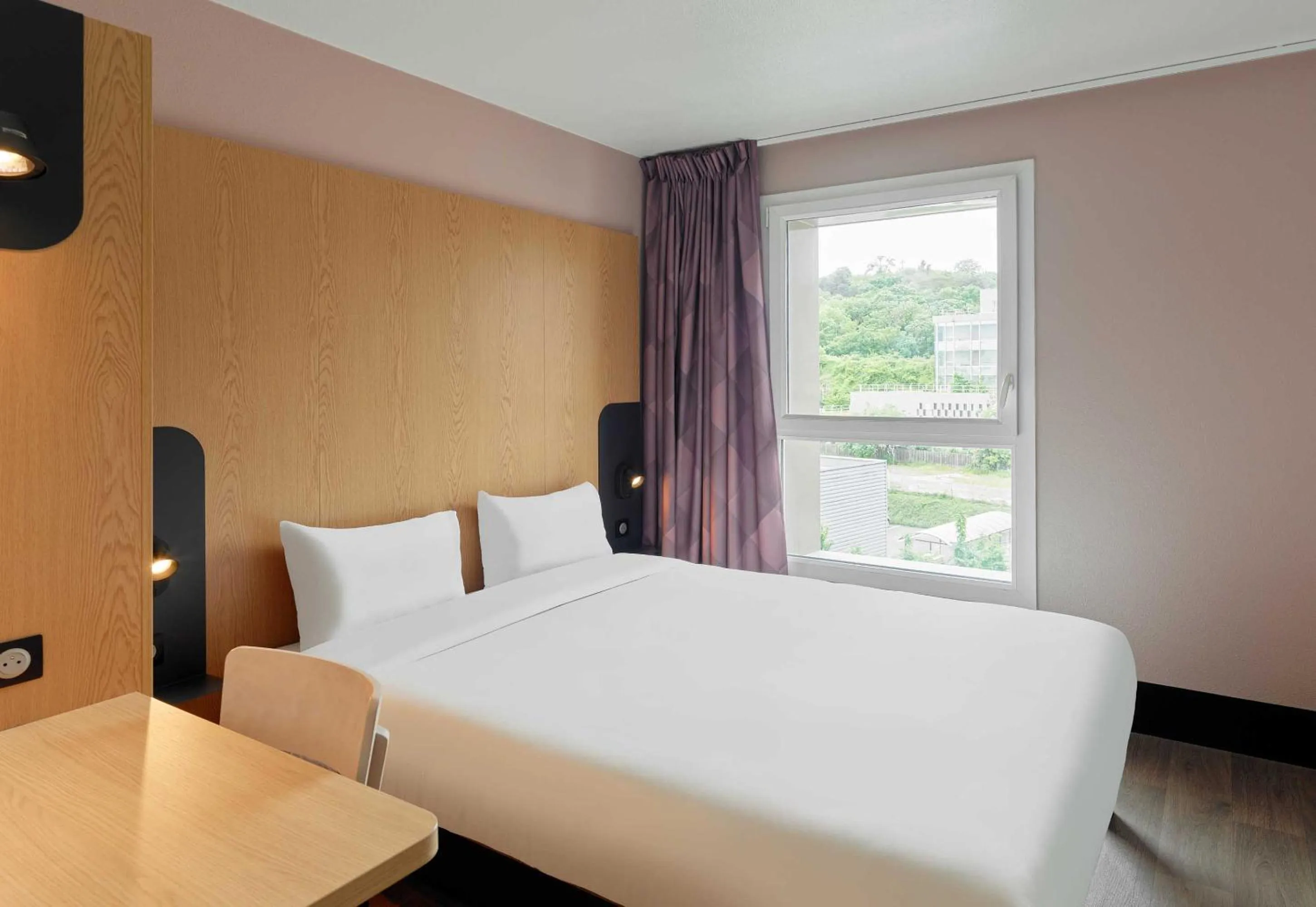 Bedroom, Bed in B&B HOTEL Paris Romainville Noisy-le-Sec