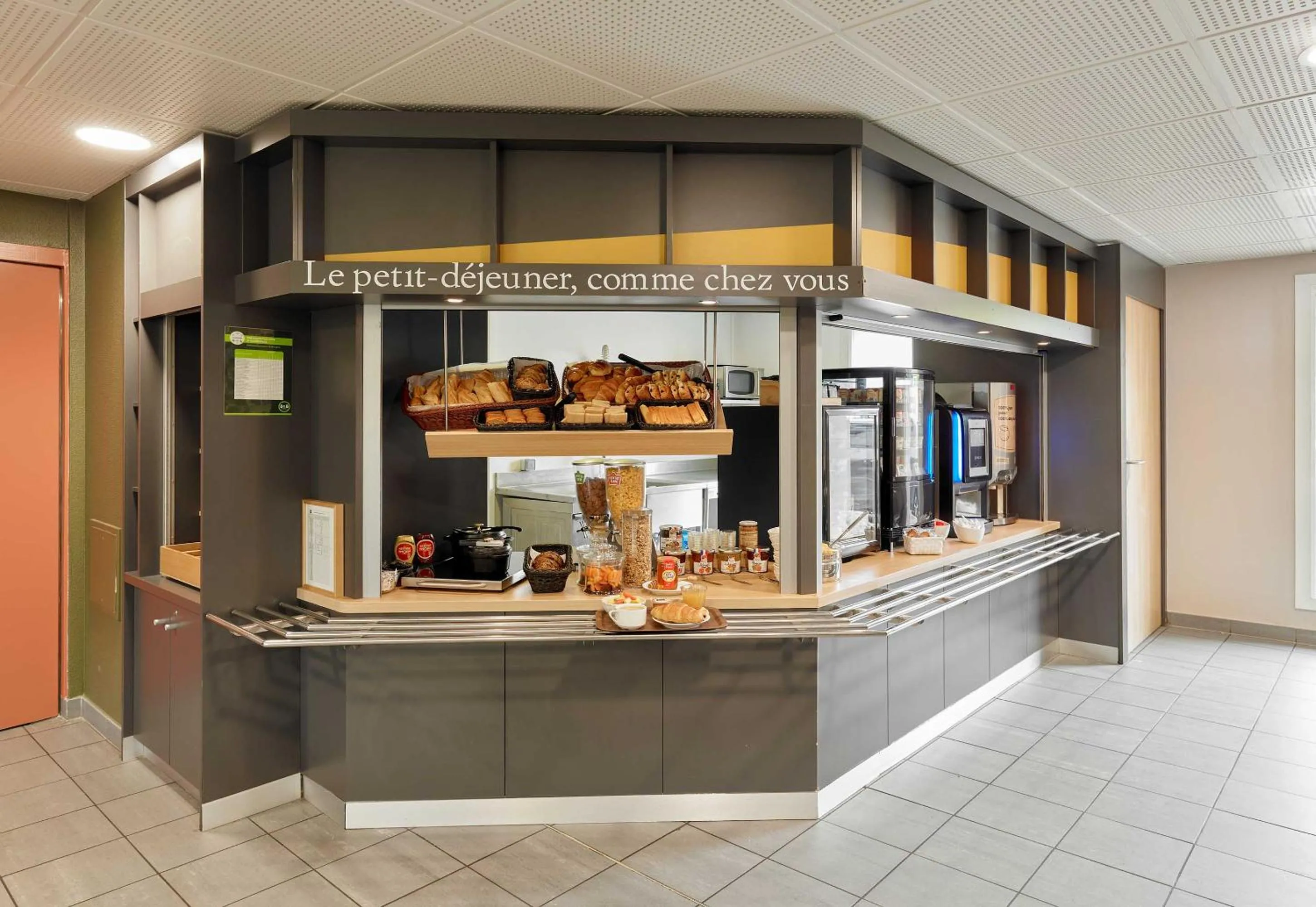 Buffet breakfast in B&B HOTEL Paris Romainville Noisy-le-Sec