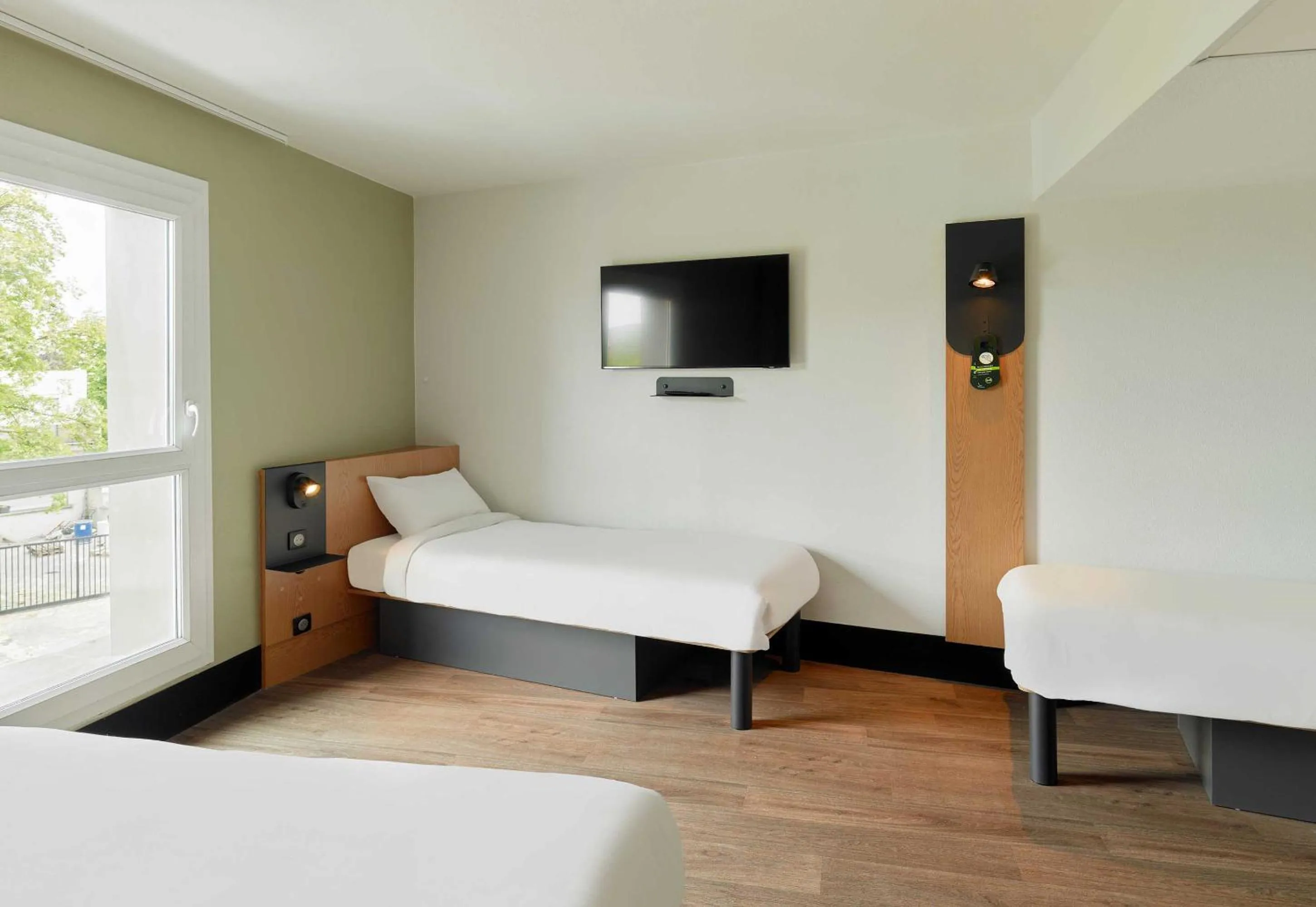 Bedroom, Bed in B&B HOTEL Paris Romainville Noisy-le-Sec