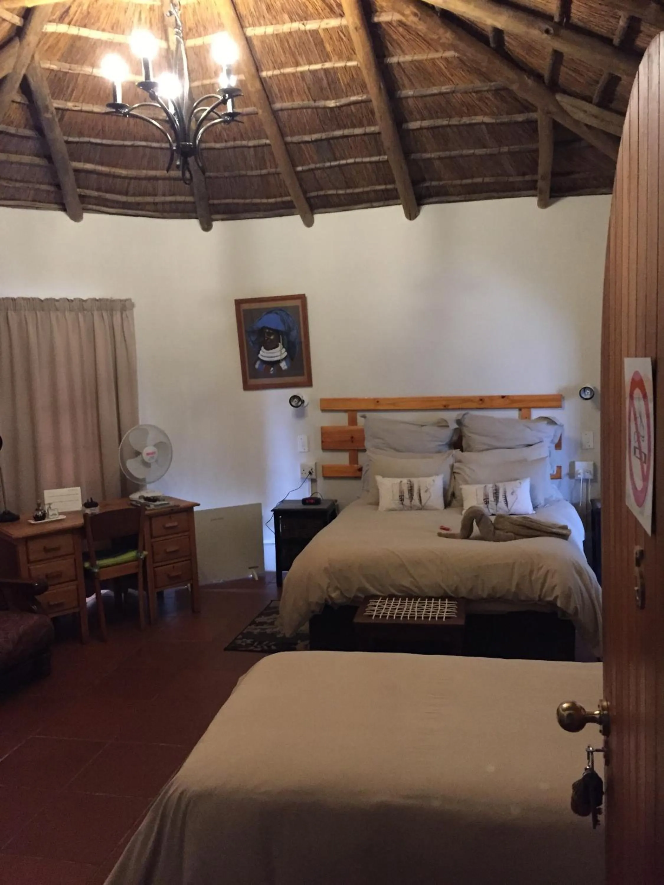 Bedroom, Bed in Maclear Manor