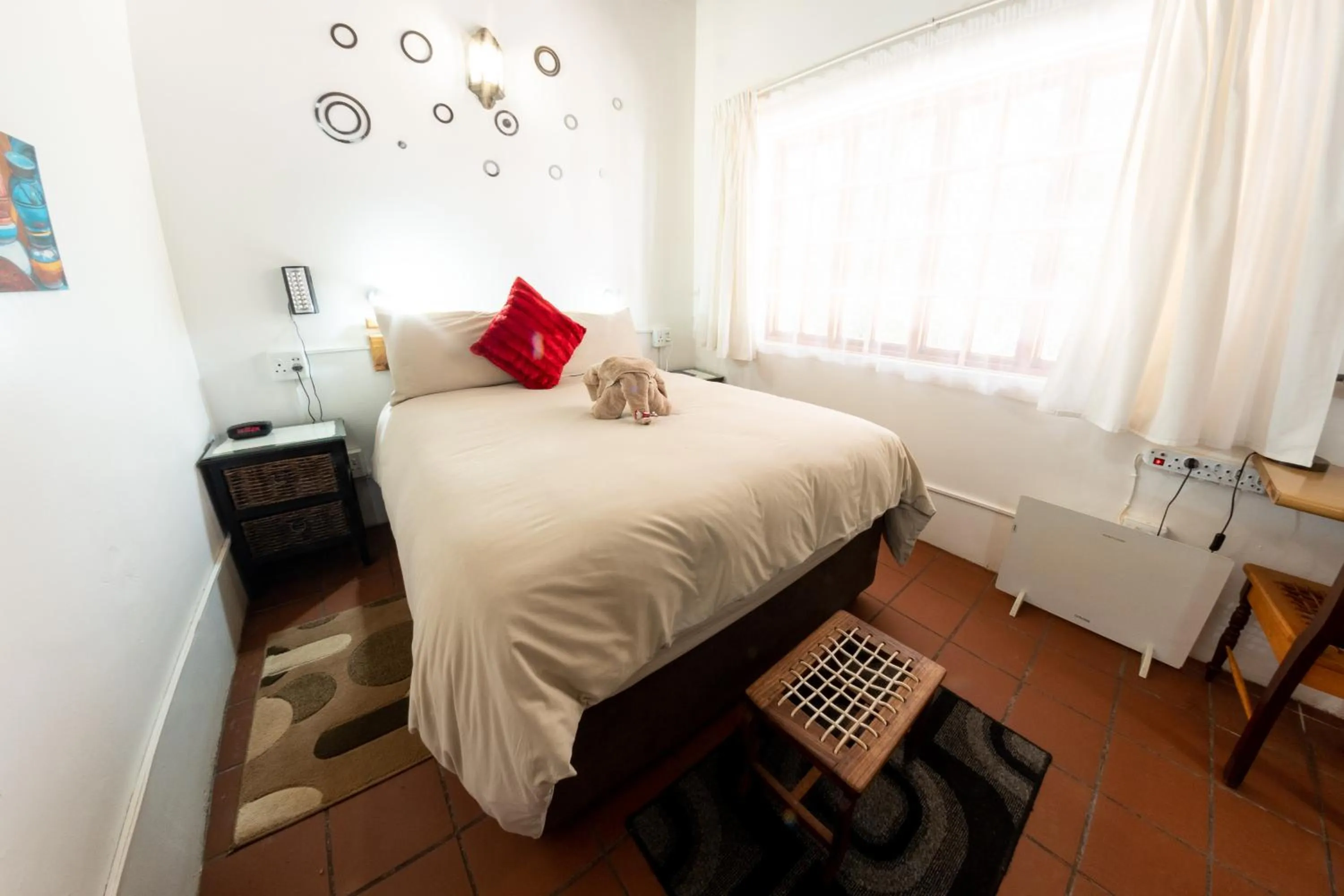 Bedroom, Bed in Maclear Manor