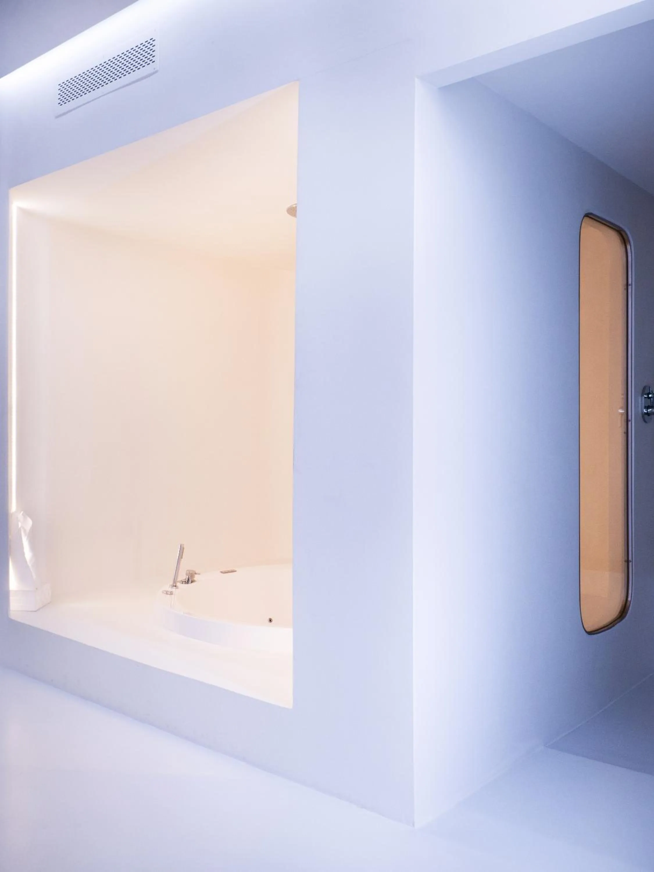 Bed in Dealuna Motel