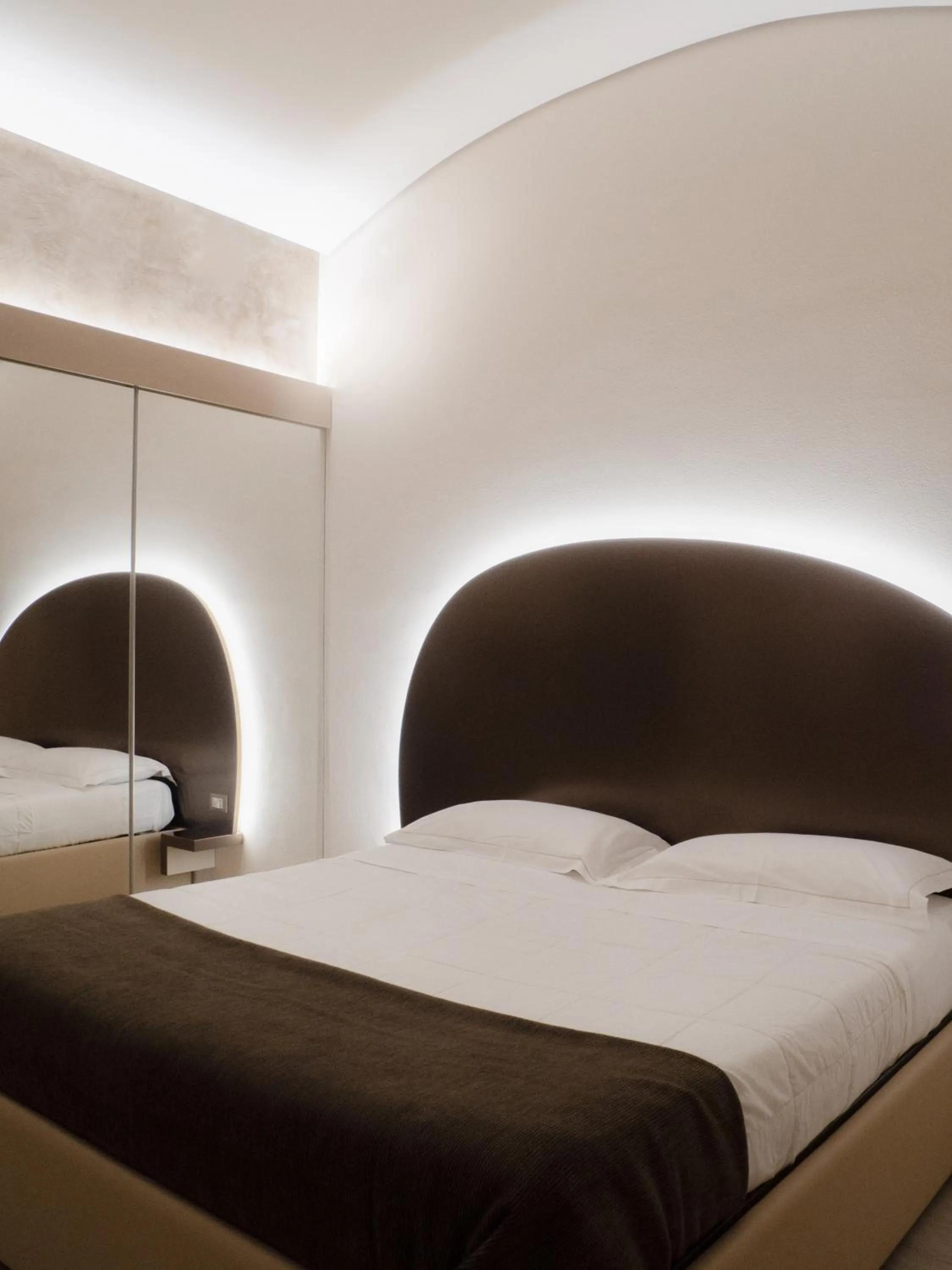 Bed in Dealuna Motel