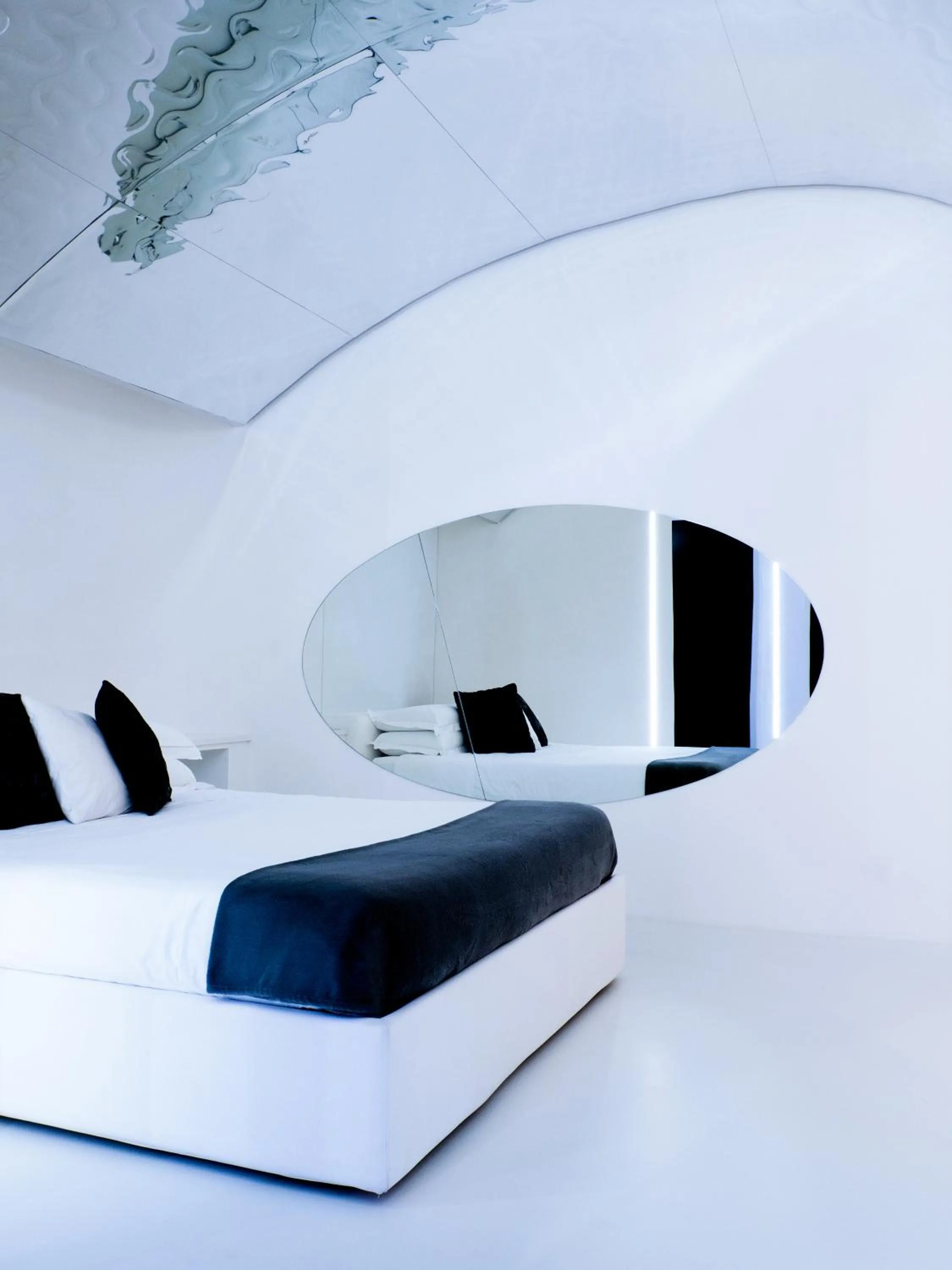 Bed in Dealuna Motel