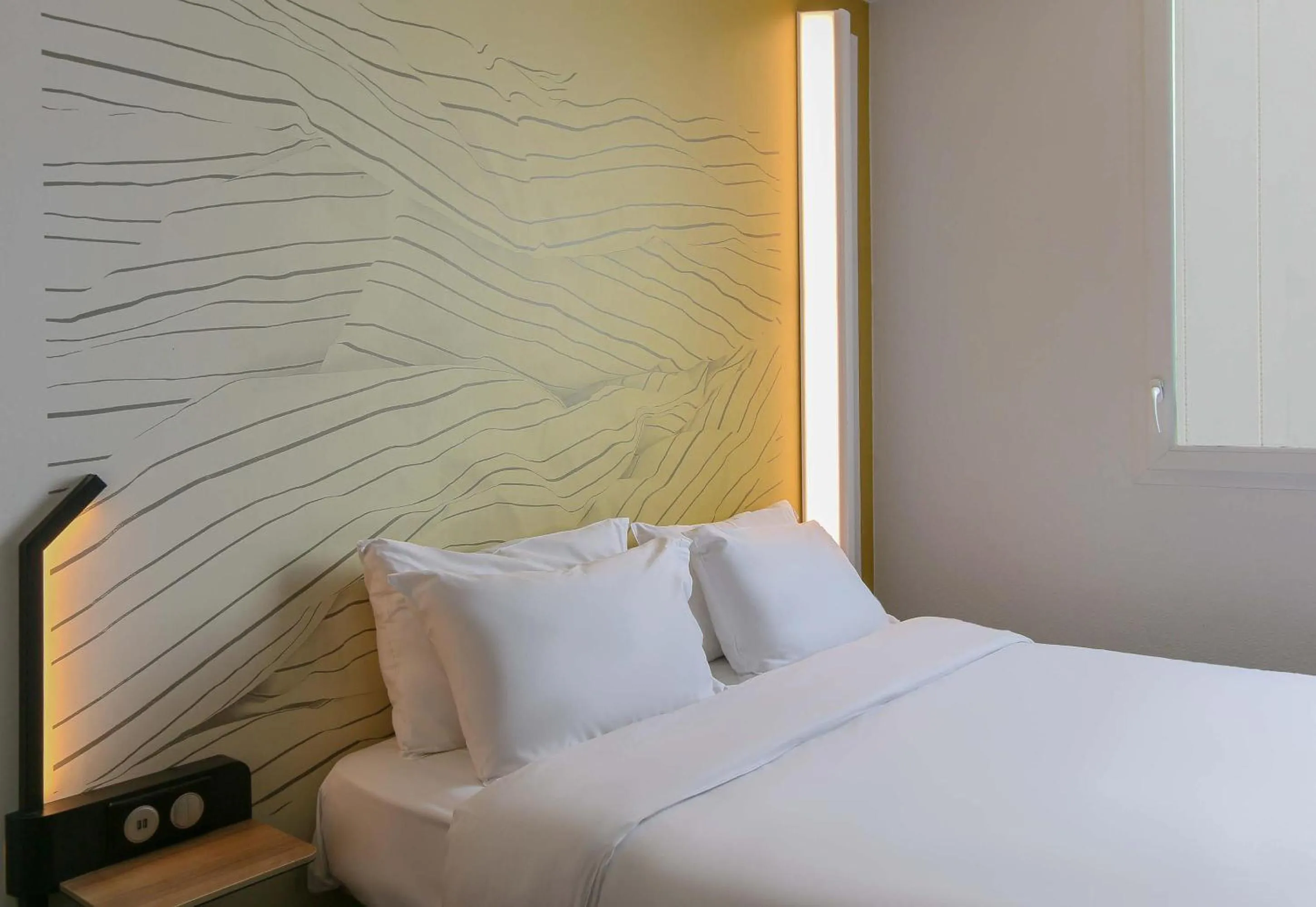 Photo of the whole room, Bed in B&B HOTEL Marseille Prado Vélodrome