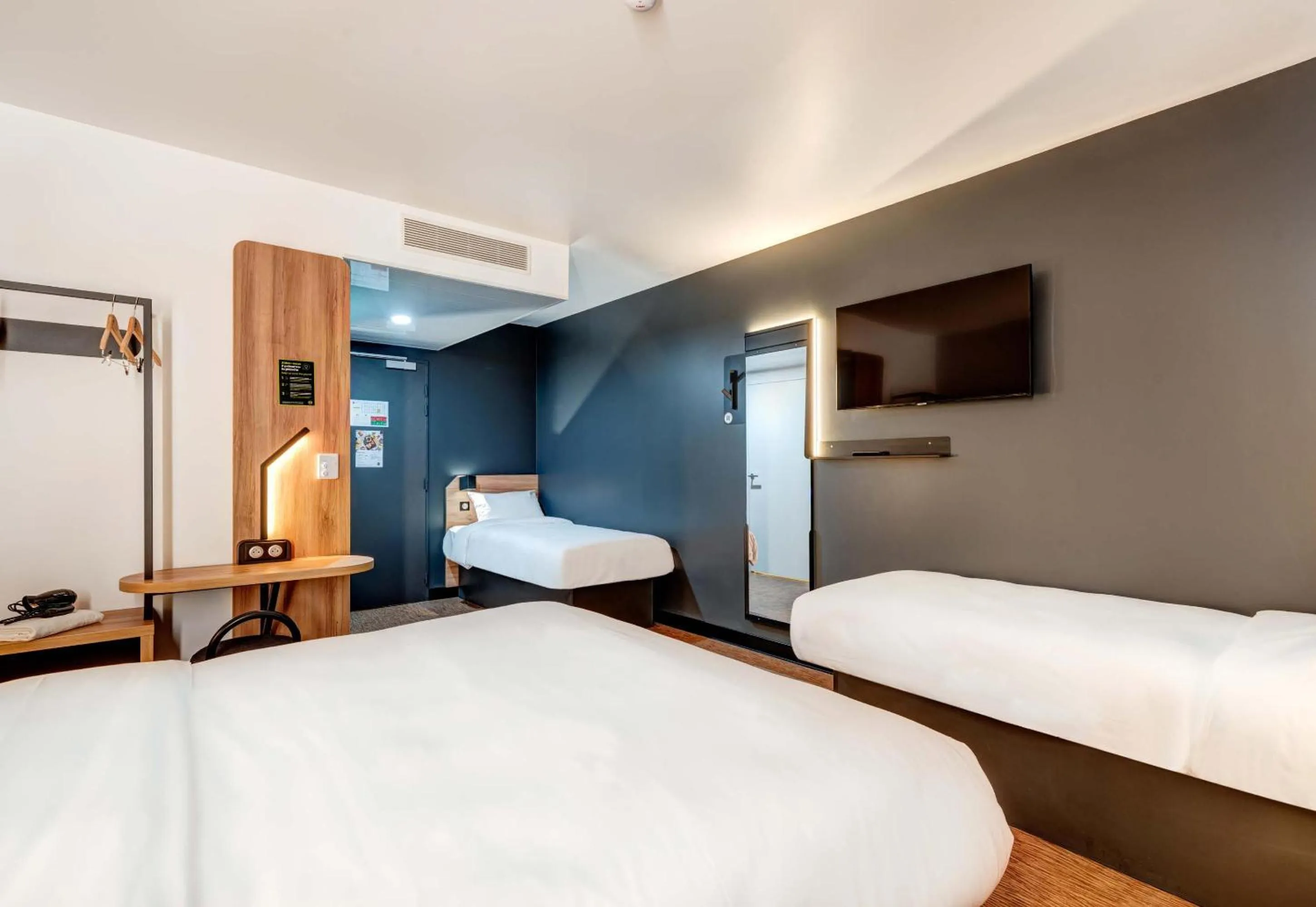 Photo of the whole room, Bed in B&B HOTEL Marseille Prado Vélodrome