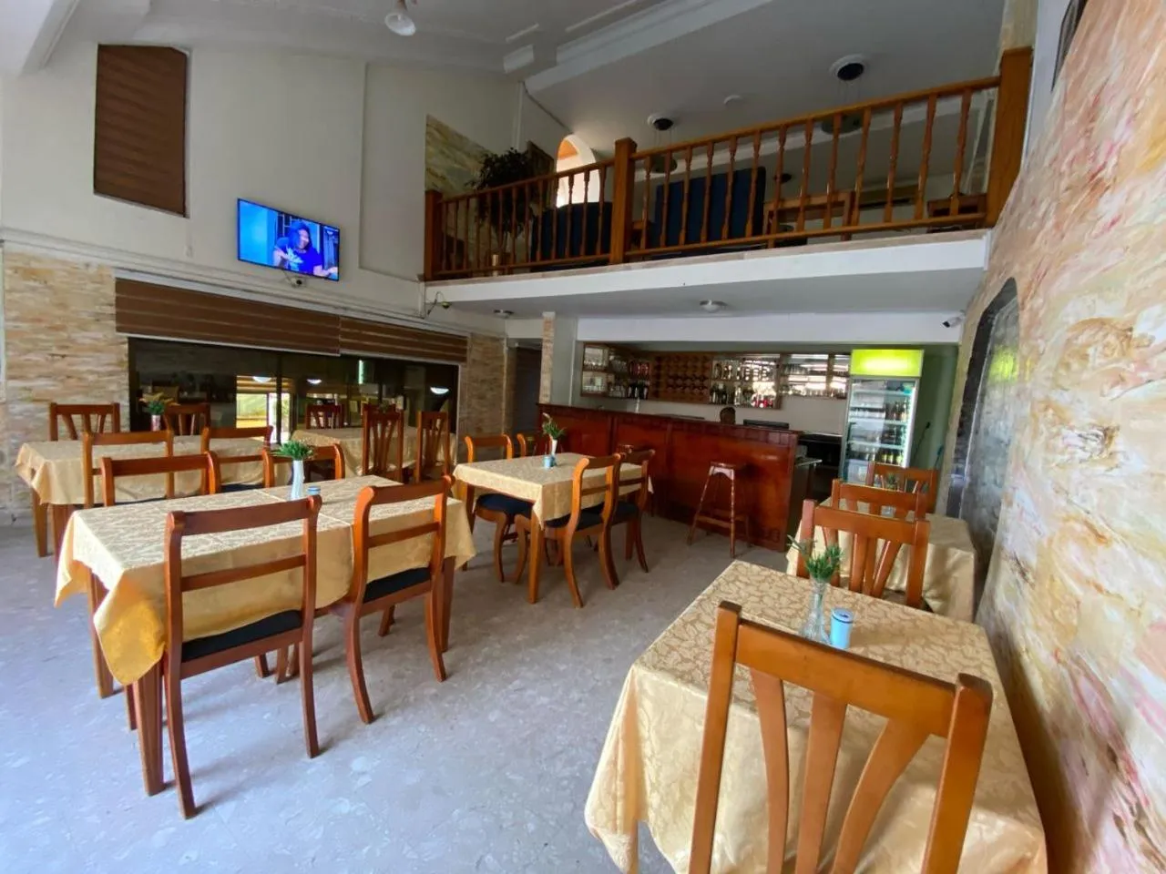 Restaurant/places to eat in Sam's Cottage Hotel