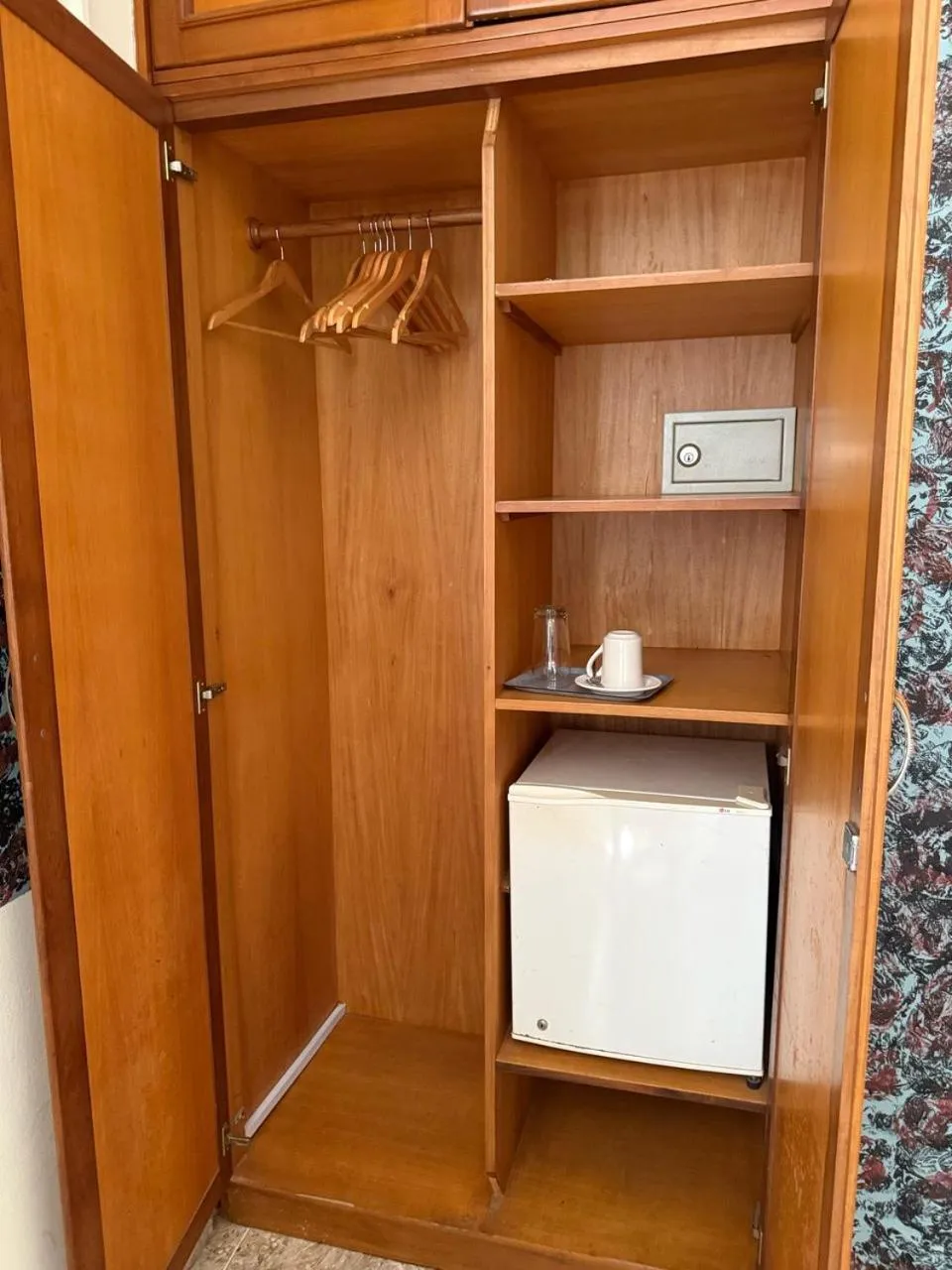 wardrobe in Sam's Cottage Hotel