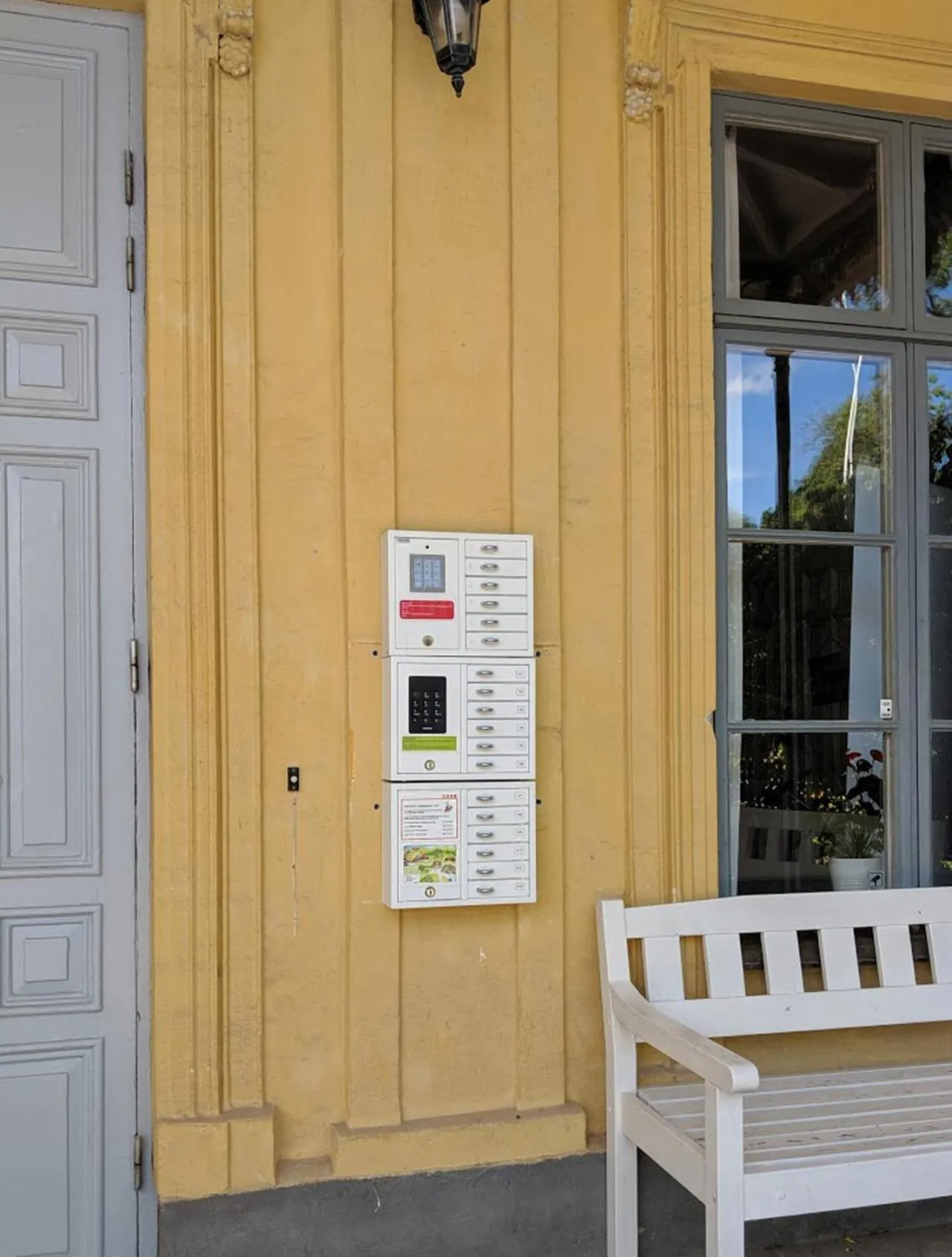 Facade/entrance in Valla Folkhögskola