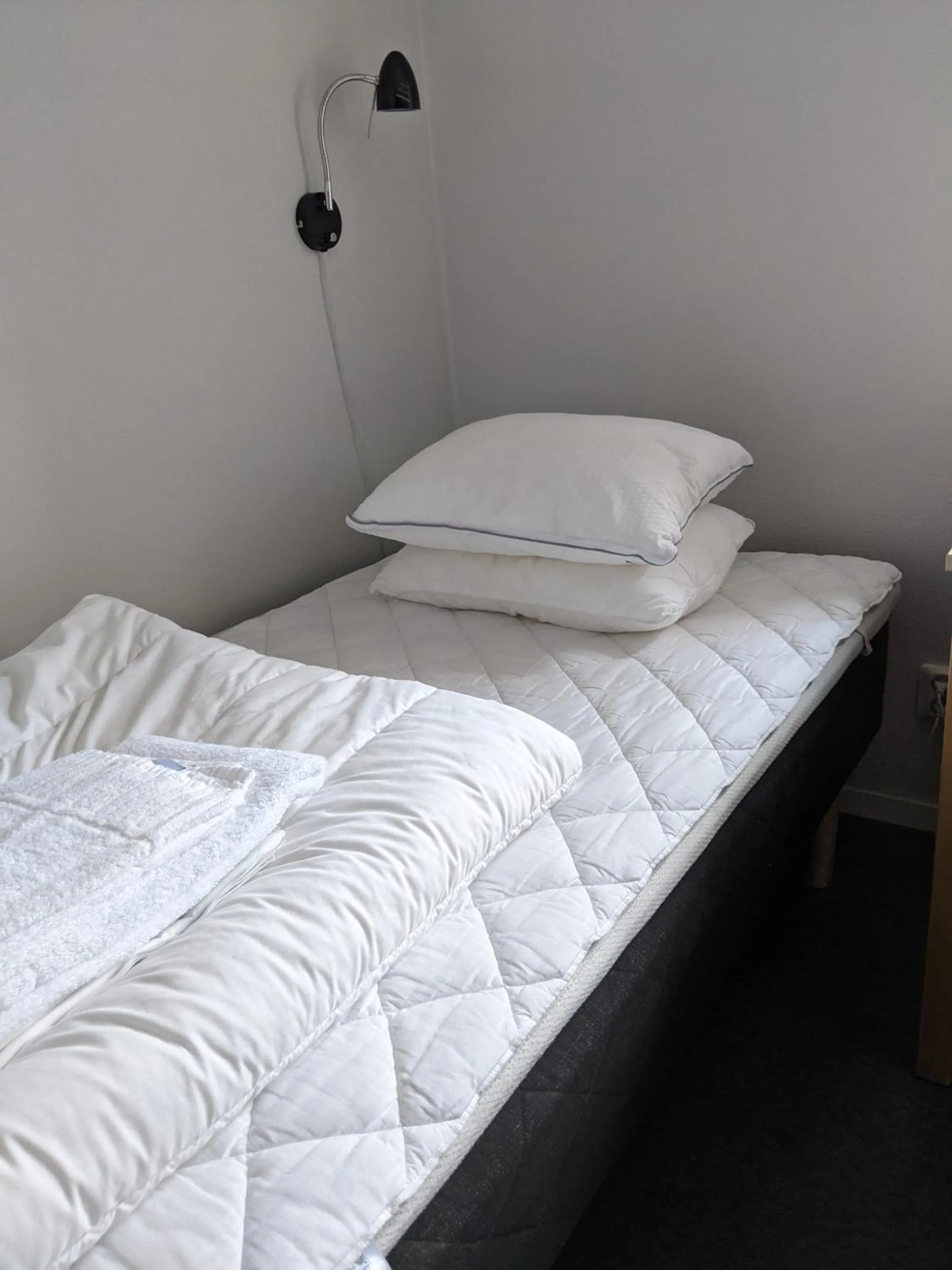 Property building, Bed in Valla Folkhögskola