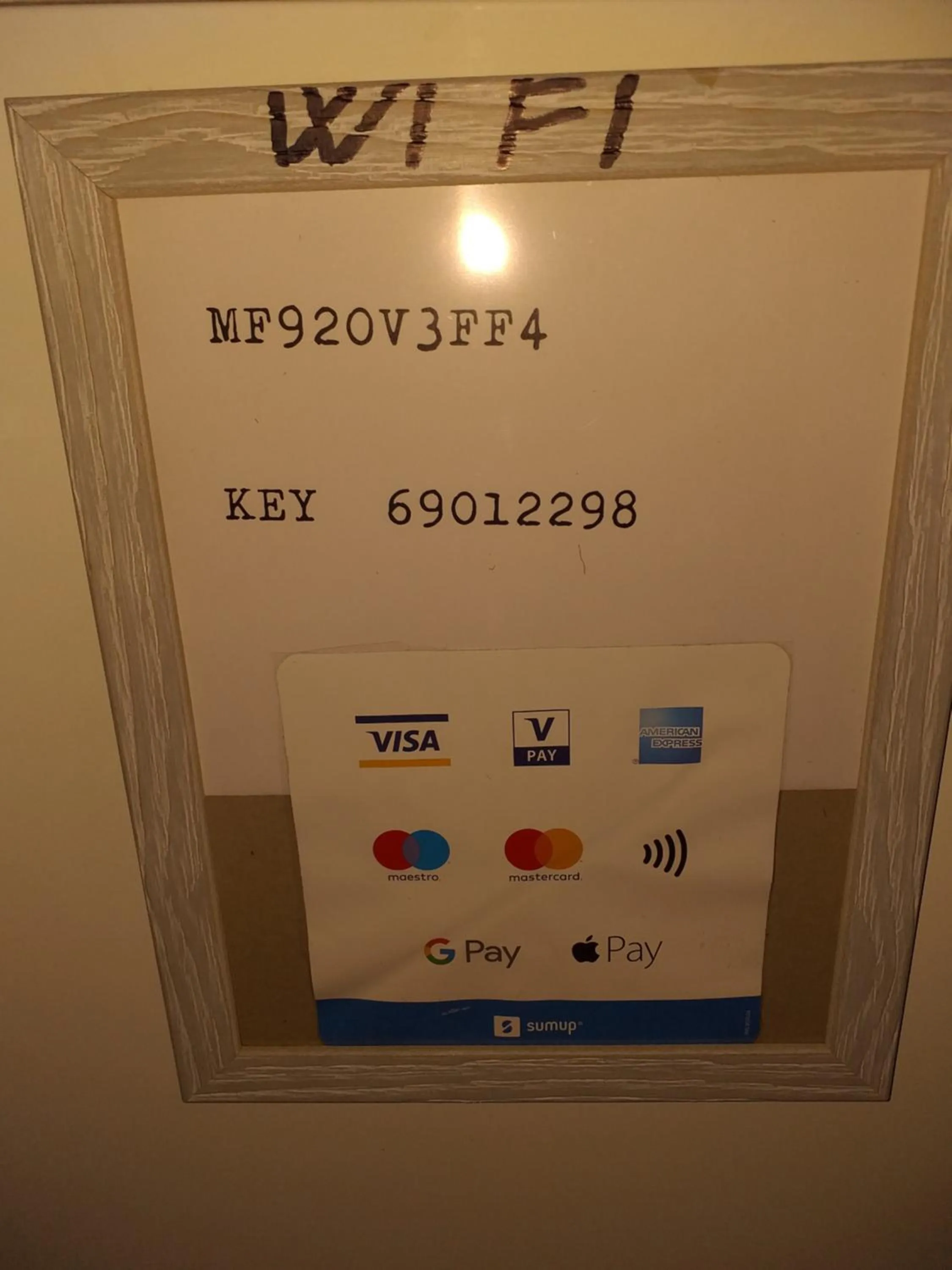 Text overlay in Bed Relax Etnaview