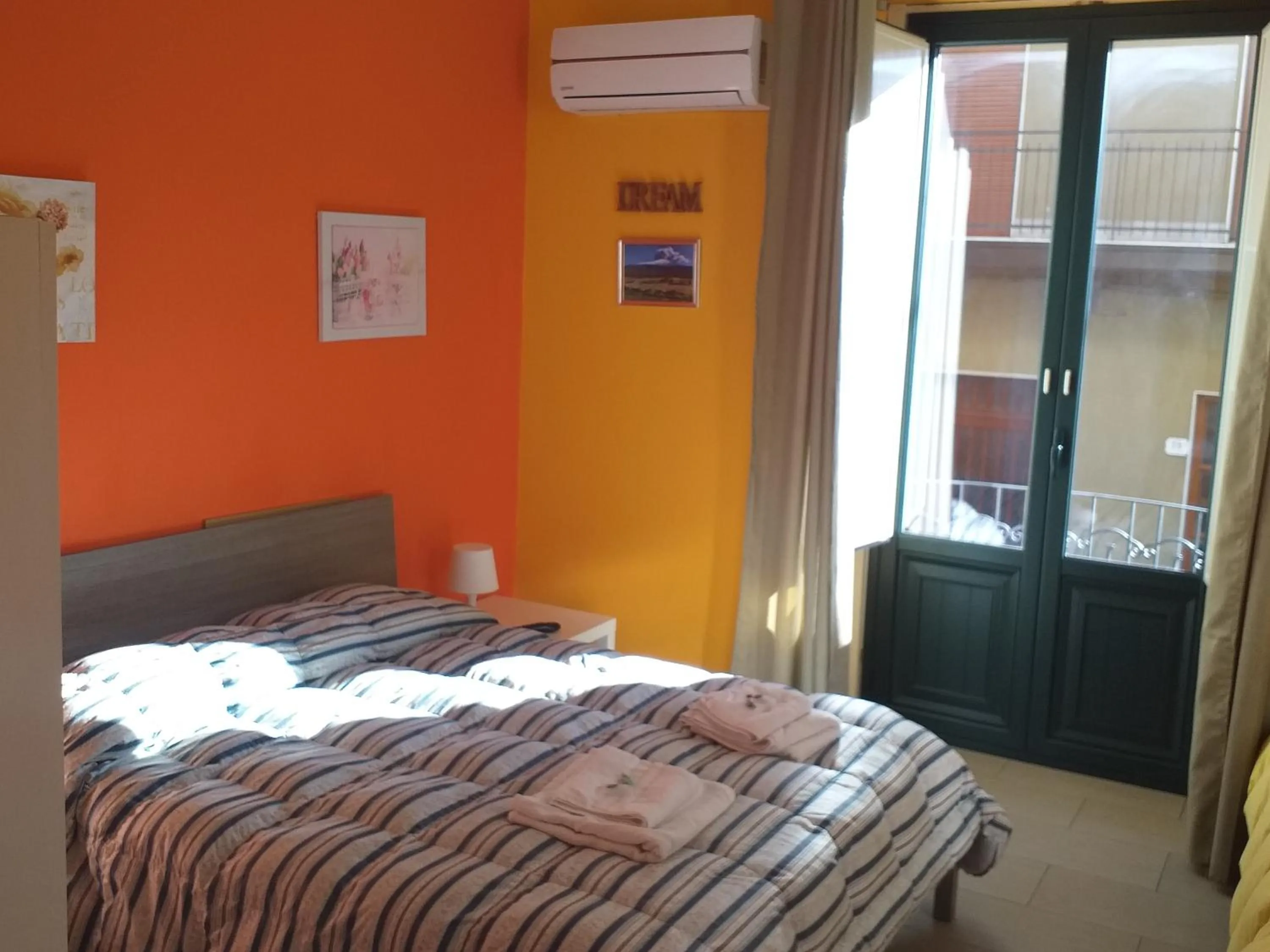 Photo of the whole room, Bed in Bed Relax Etnaview