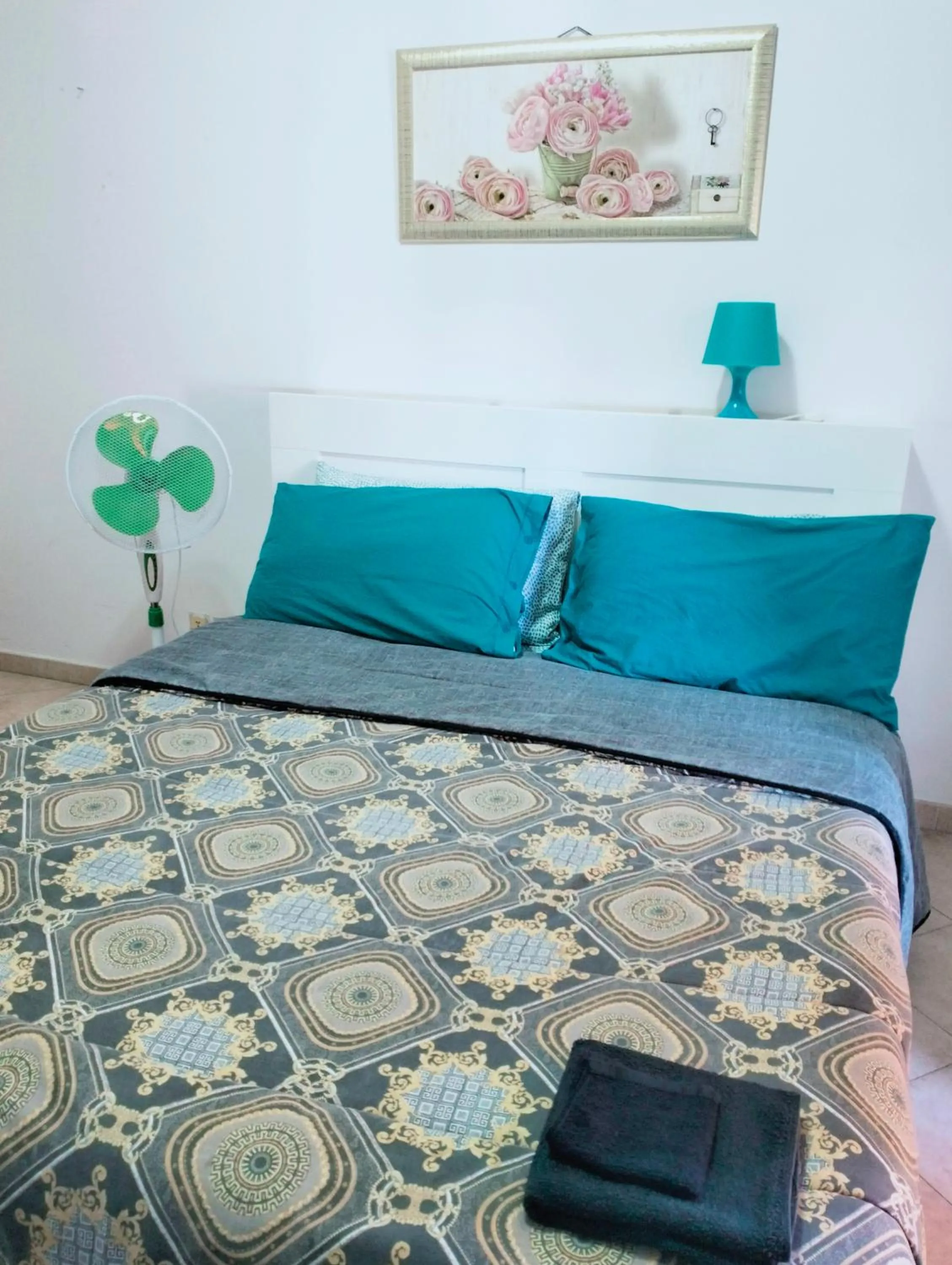 Photo of the whole room, Bed in La Perla B & B