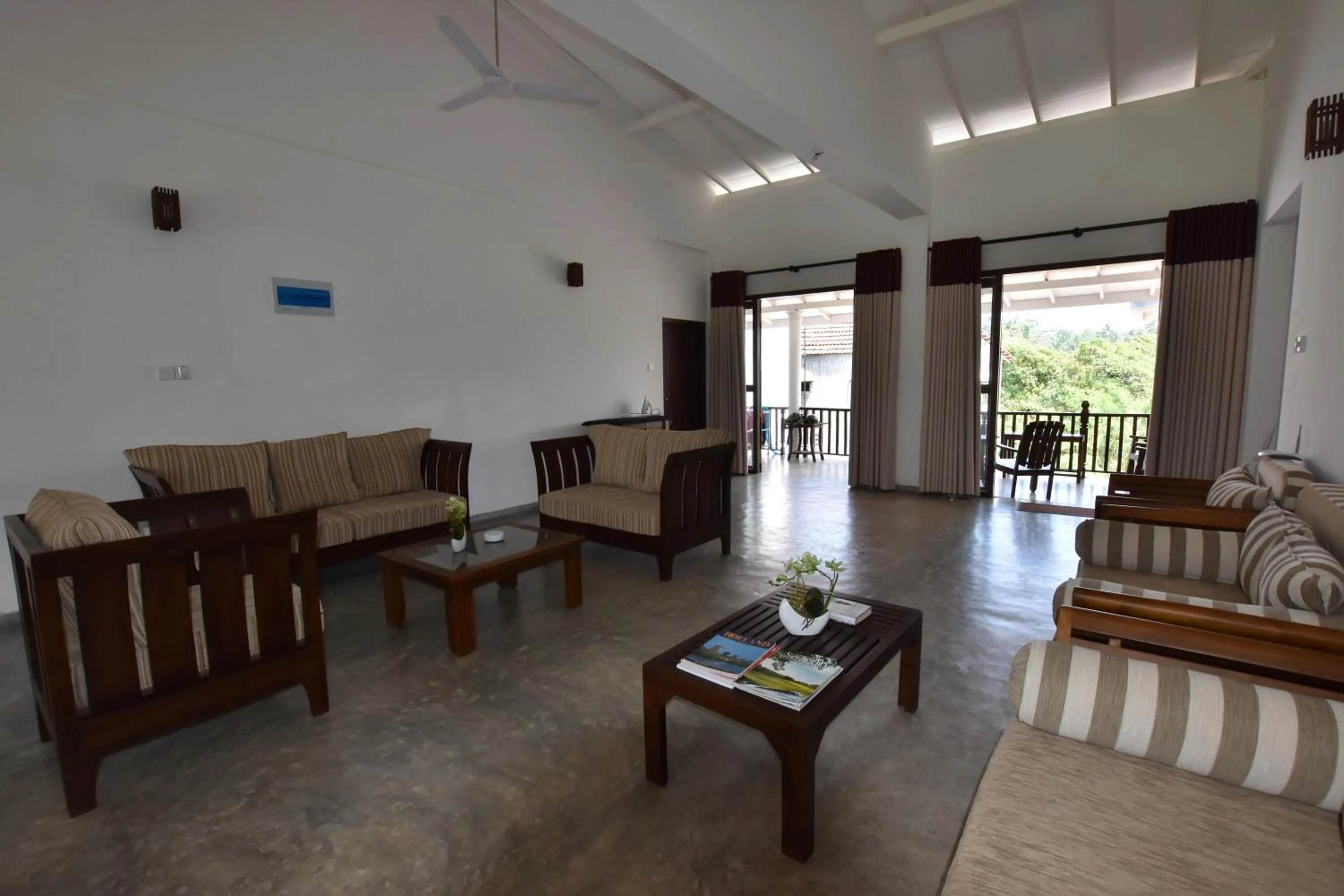 Communal lounge/ TV room in Santori Unawatuna
