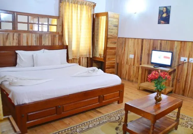 Photo of the whole room, Bed in Lilly's Valley Resort