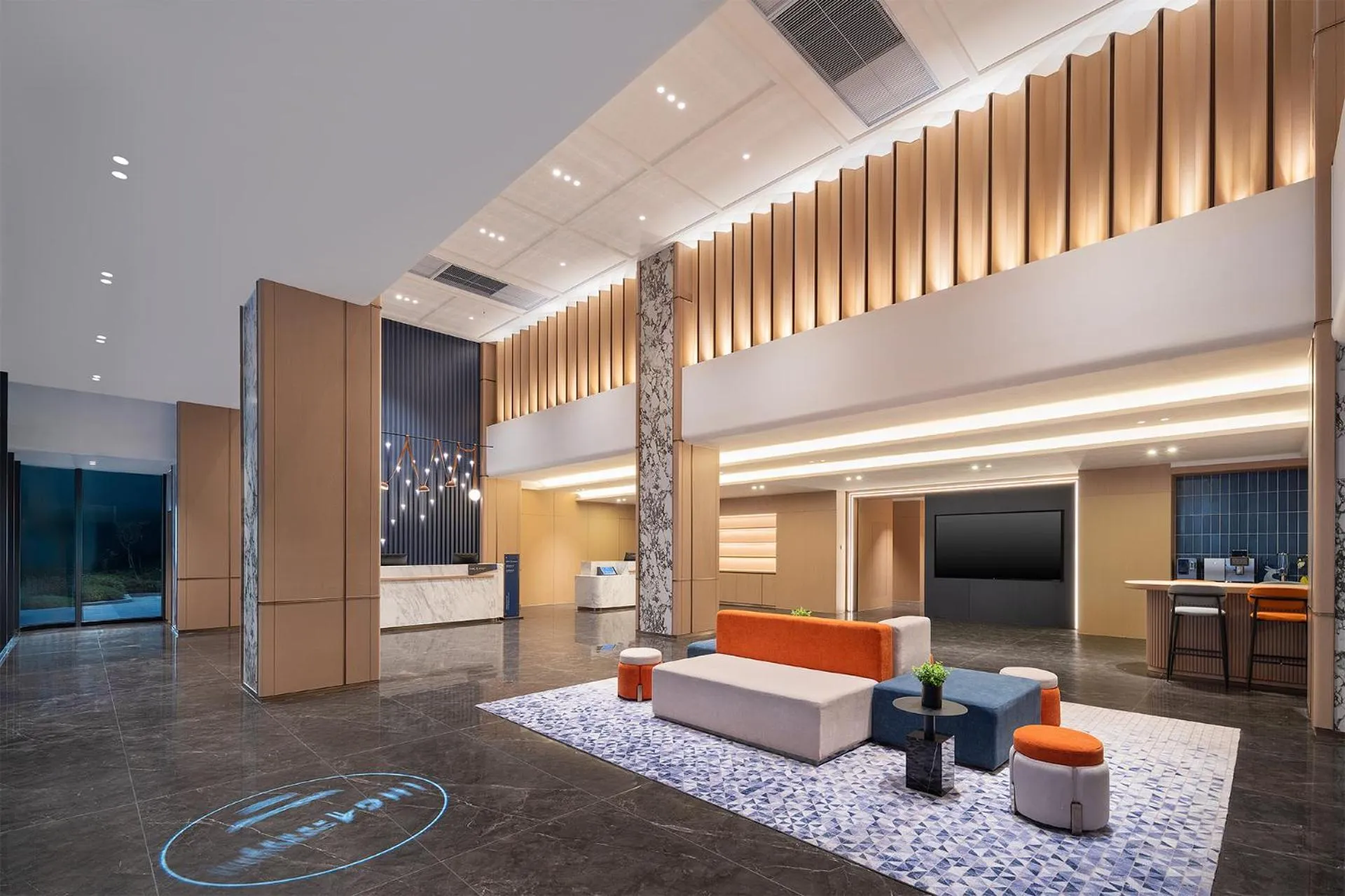Lobby or reception in Holiday Inn Express Kunming Yiliang Center by IHG