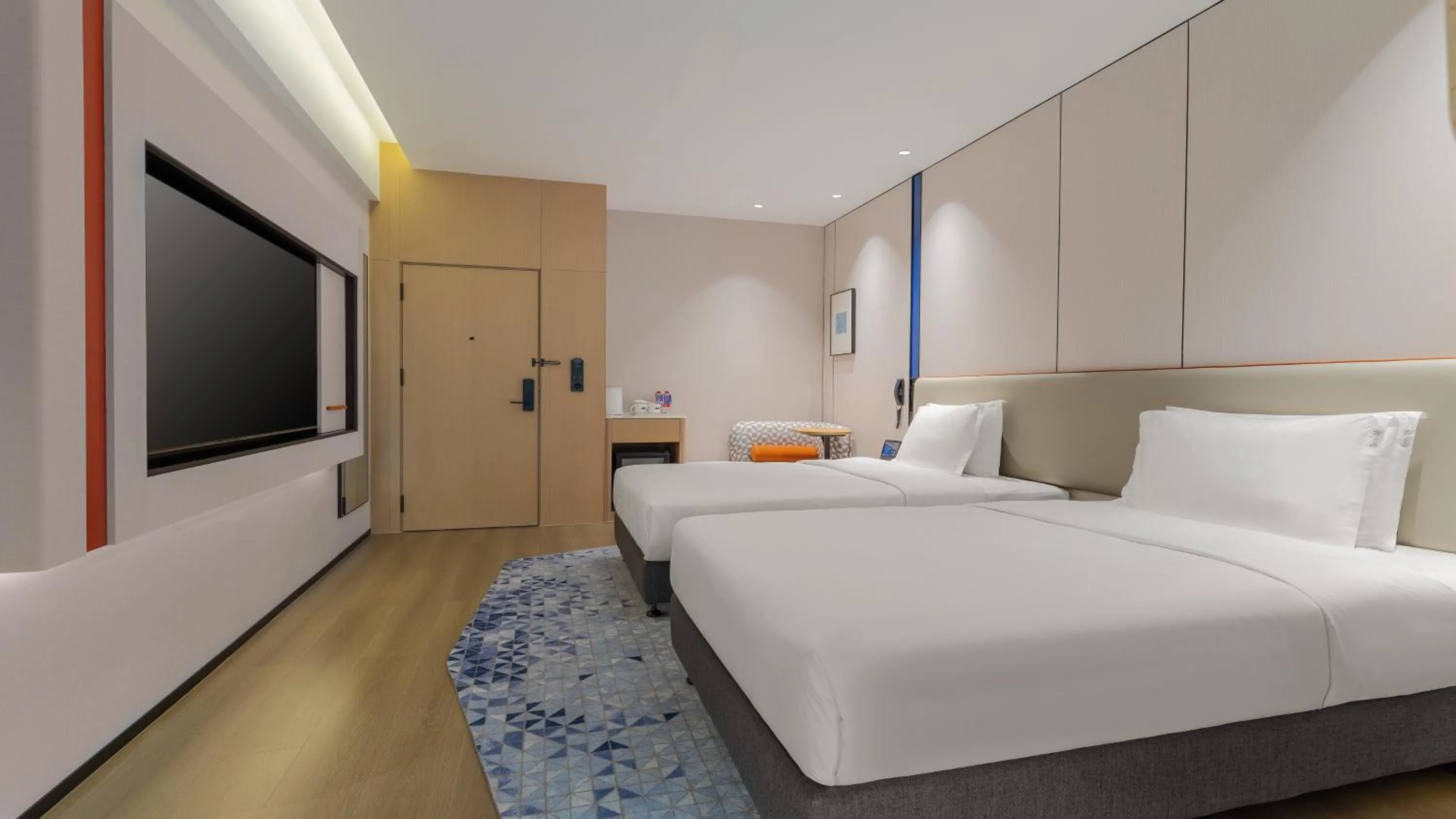 Photo of the whole room, Bed in Holiday Inn Express Kunming Yiliang Center by IHG