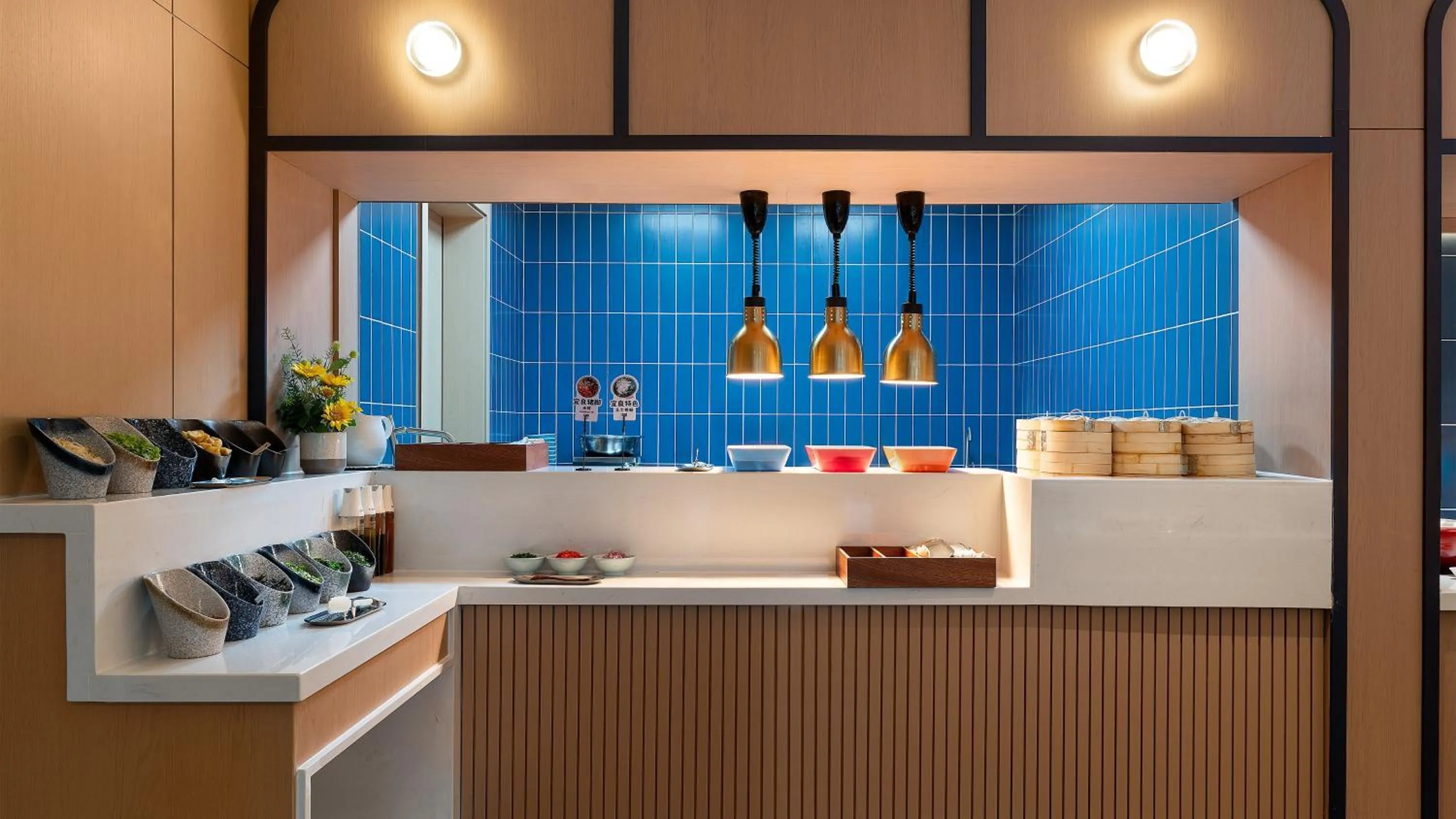 Restaurant/places to eat in Holiday Inn Express Kunming Yiliang Center by IHG