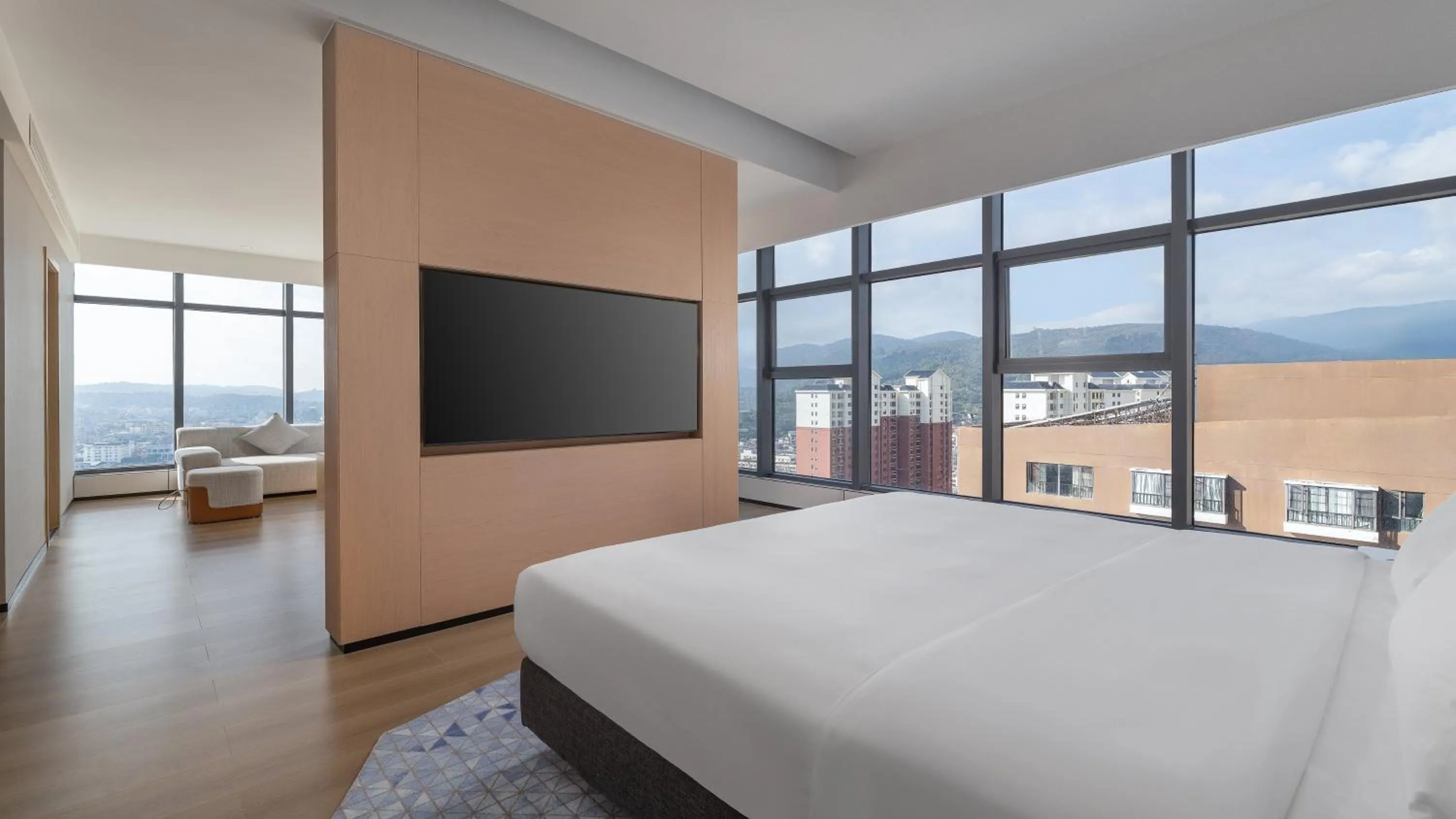 Photo of the whole room, Bed in Holiday Inn Express Kunming Yiliang Center by IHG