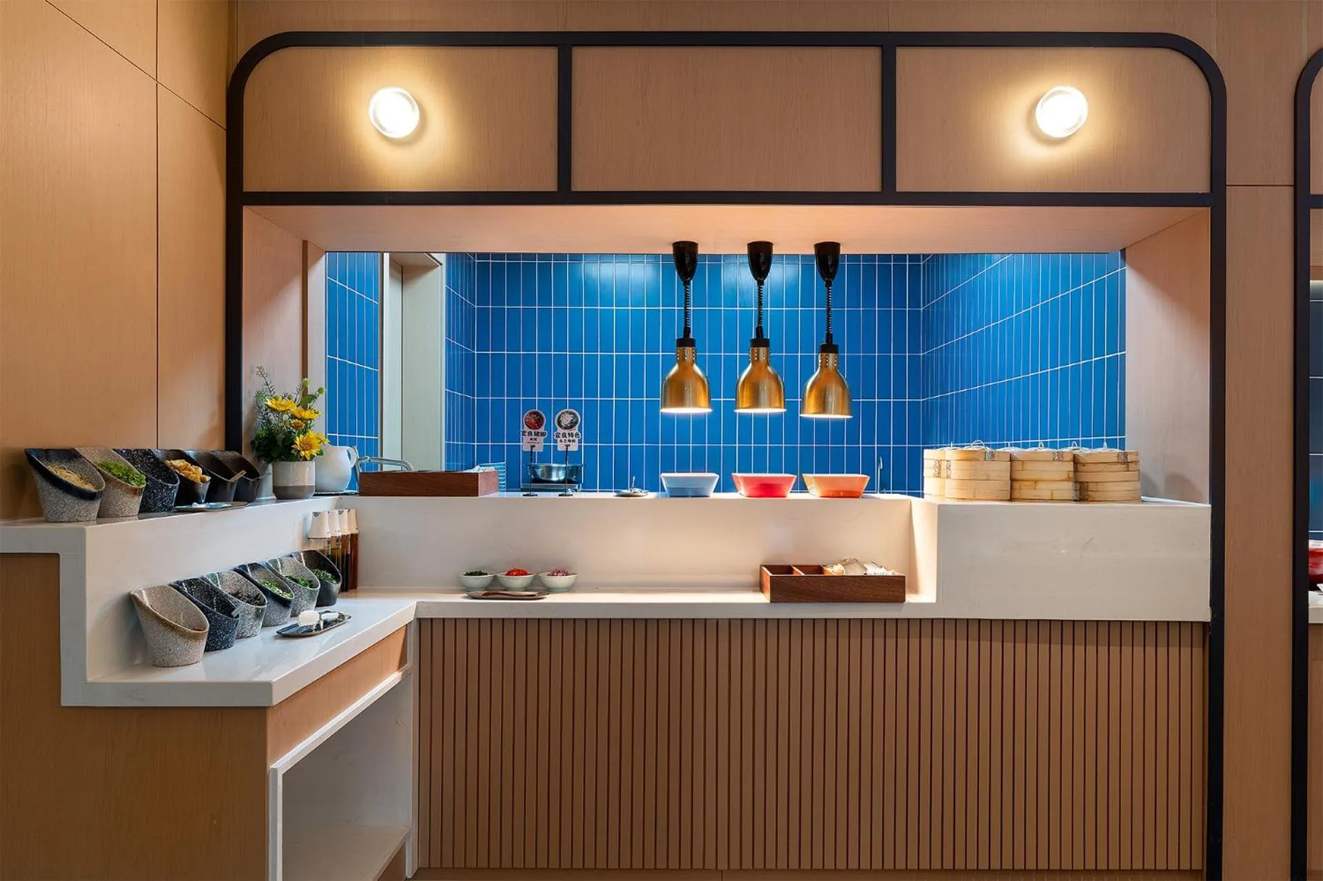 Restaurant/places to eat in Holiday Inn Express Kunming Yiliang Center by IHG