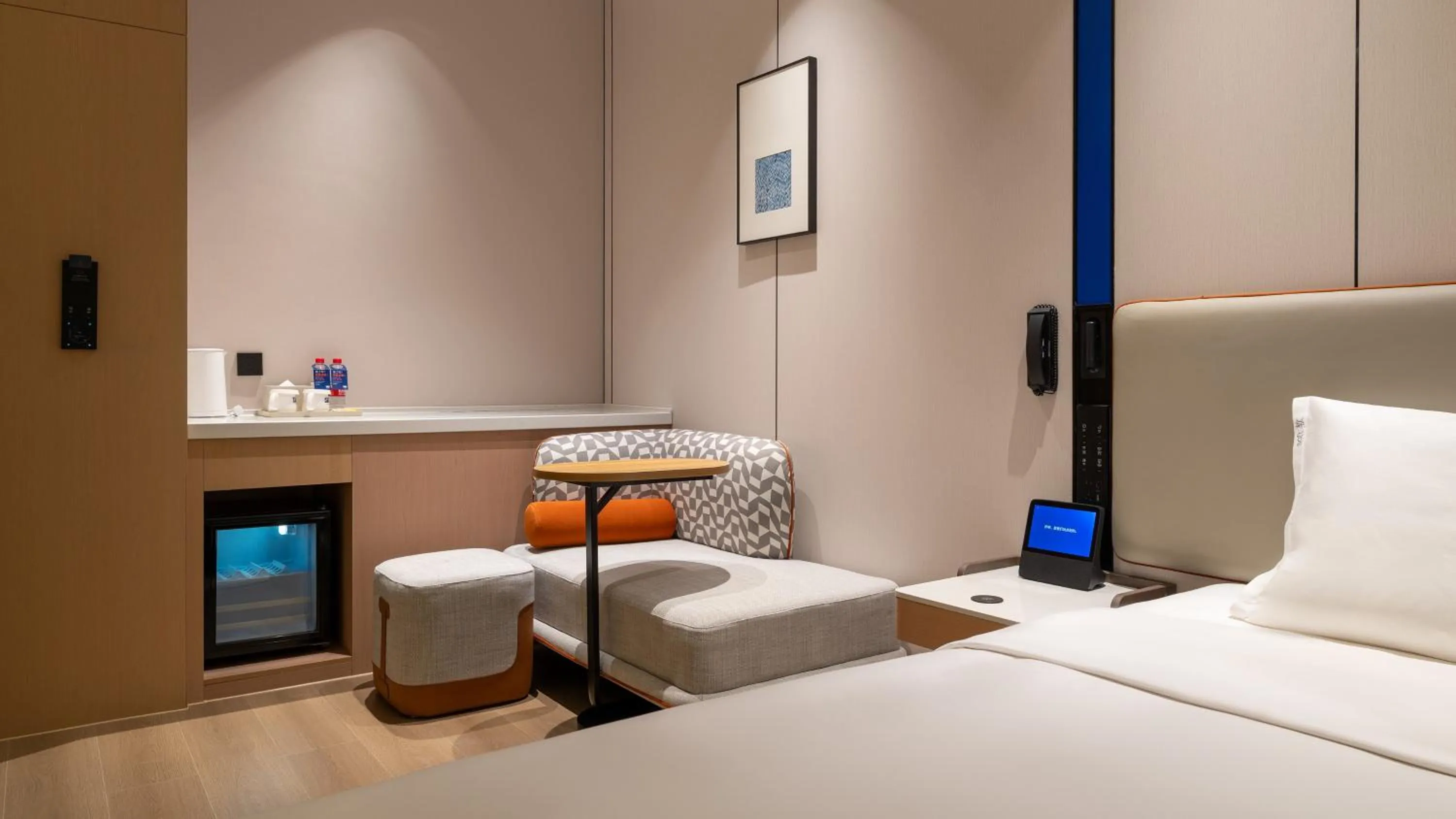 Photo of the whole room, Bed in Holiday Inn Express Kunming Yiliang Center by IHG