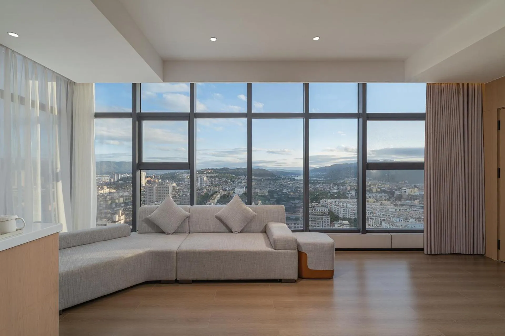 Living room, Bed in Holiday Inn Express Kunming Yiliang Center by IHG