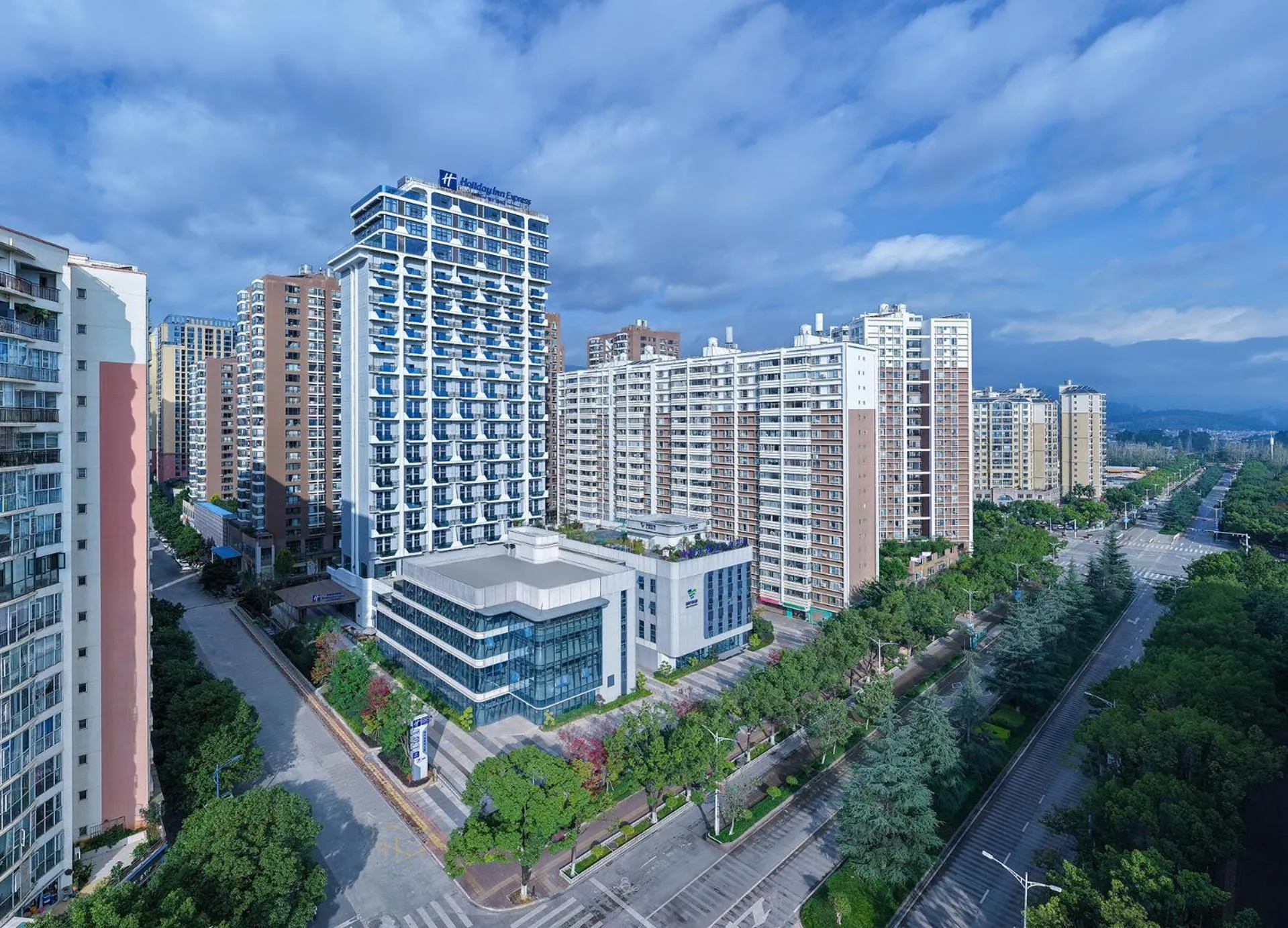 Property building in Holiday Inn Express Kunming Yiliang Center by IHG