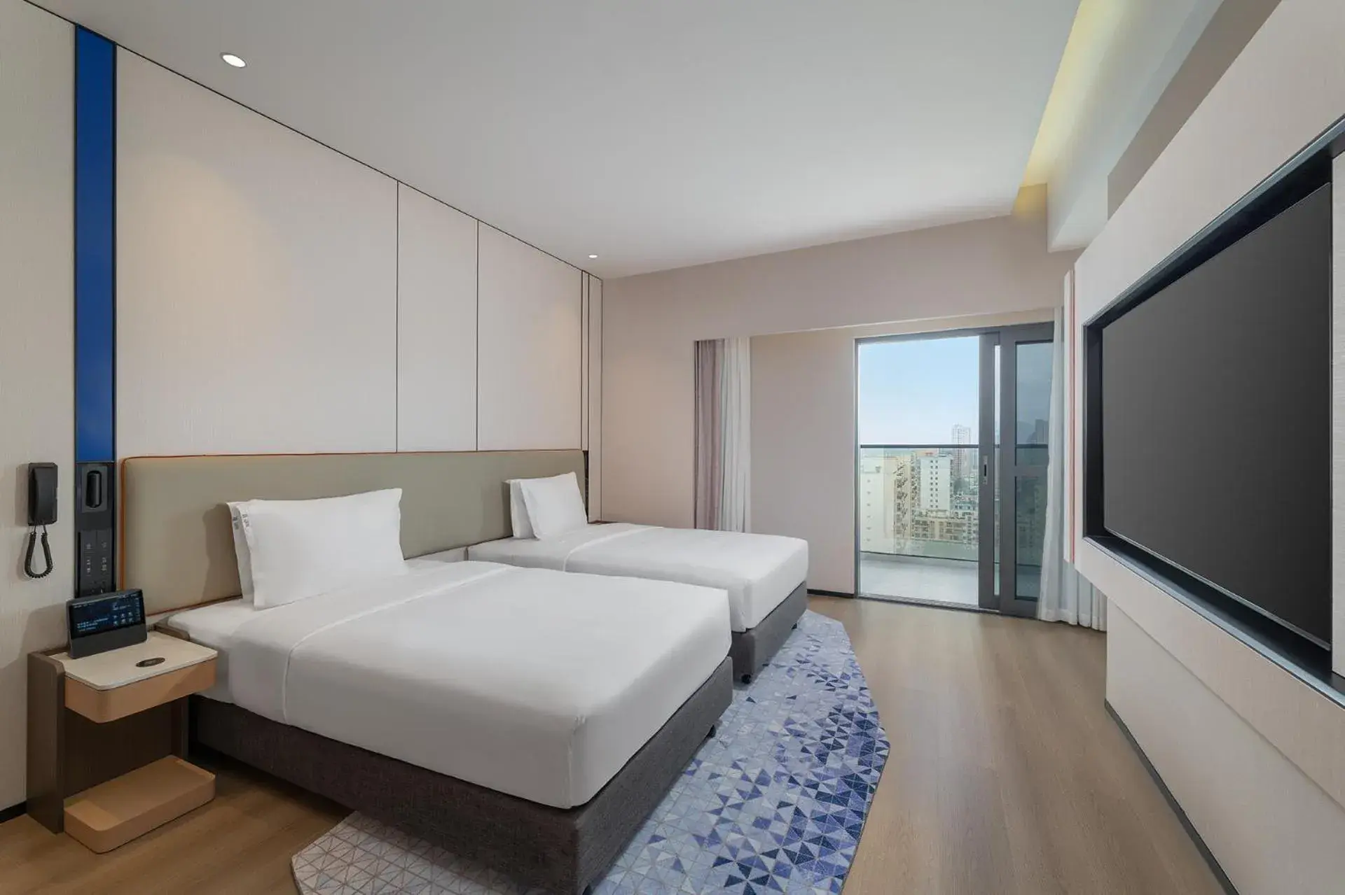 Standard Twin Room with Balcony in Holiday Inn Express Kunming Yiliang Center by IHG Standard Twin Room with Balcony in Holiday Inn Express Kunming Yiliang Center by IHG