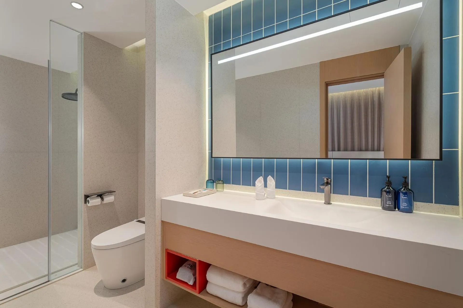 Shower in Holiday Inn Express Kunming Yiliang Center by IHG