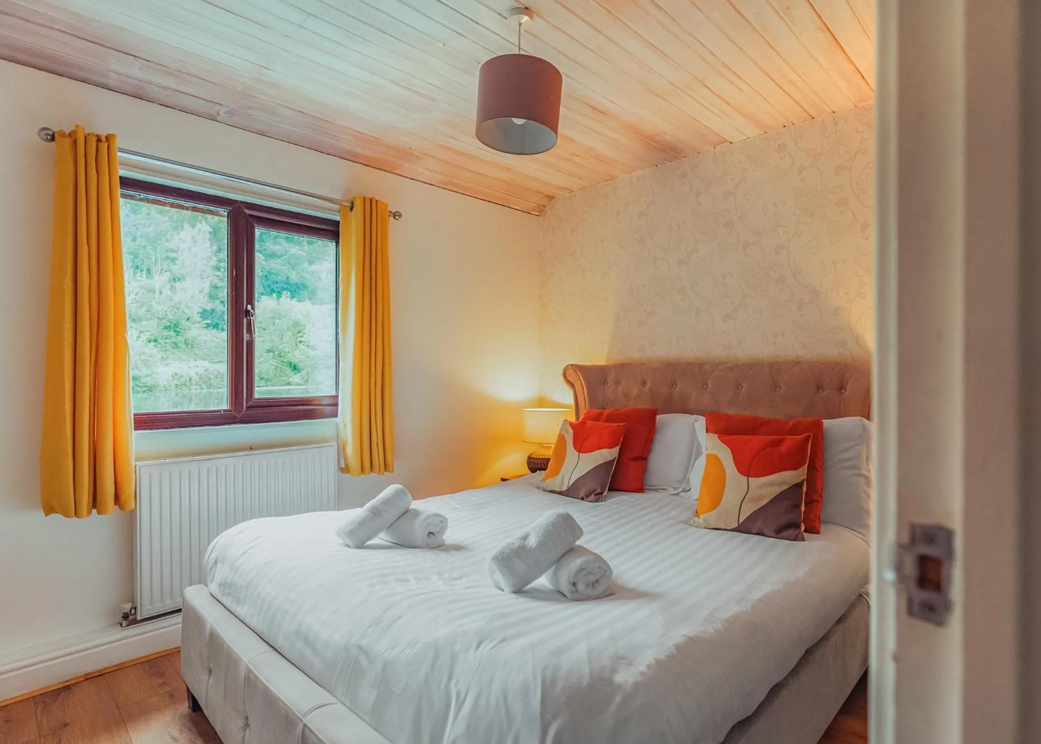 Property building, Bed in Herons Lake Retreat