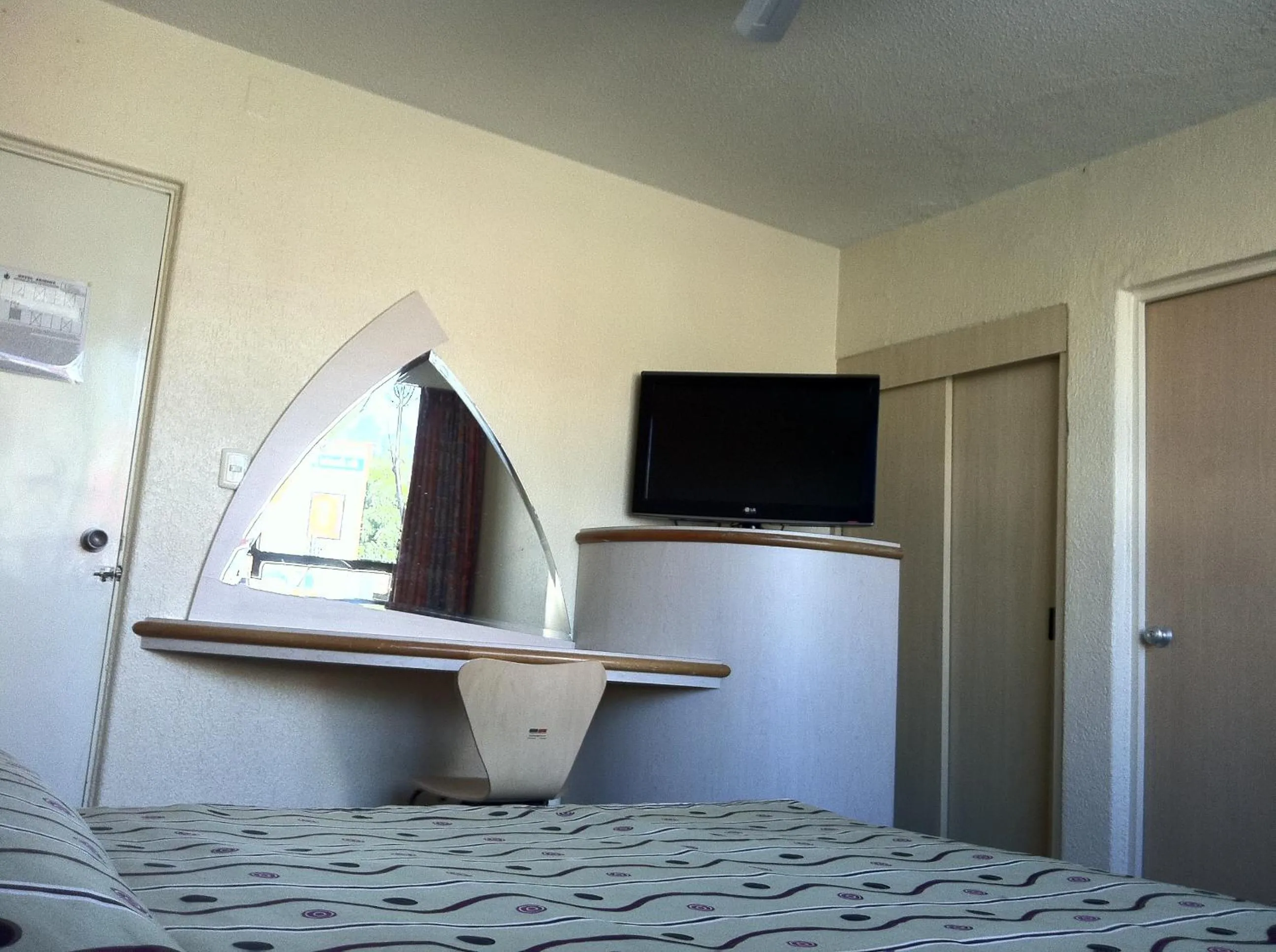 TV and multimedia, Bed in Hotel Arizona