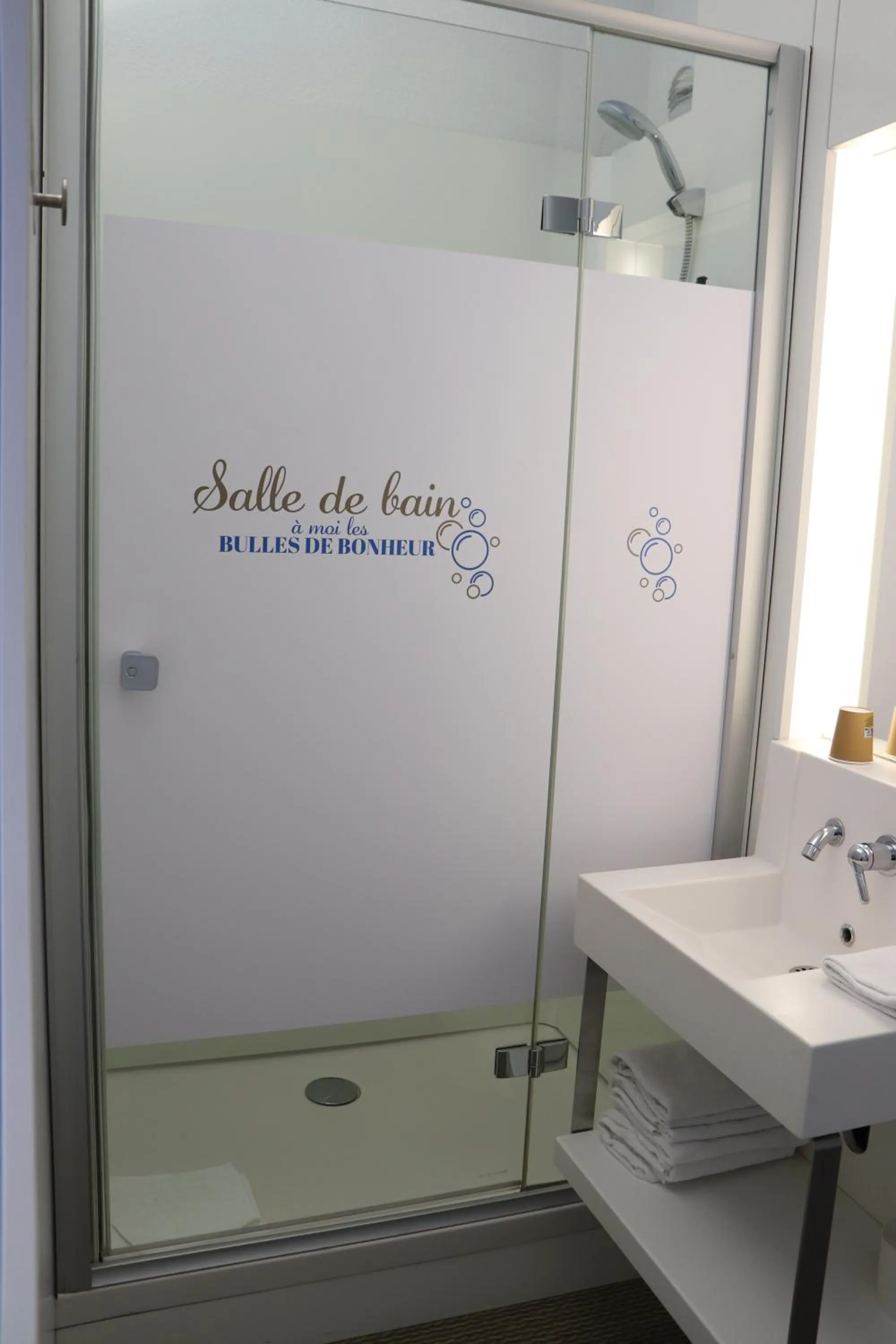 Bathroom in First Inn Hotel Blois