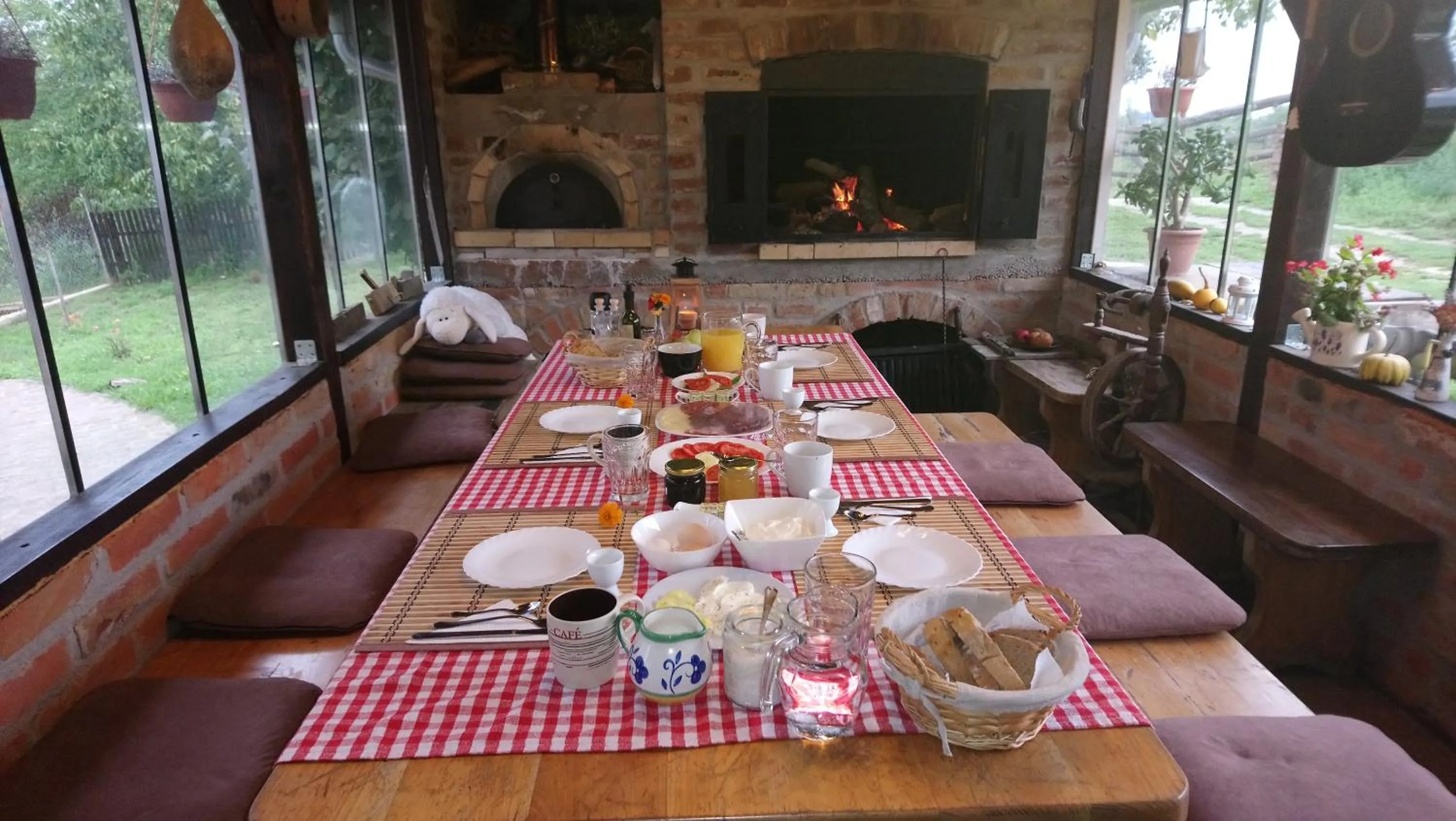Continental breakfast in Farmica, Bed&Breakfast, Bazen izdvojen nekoliko minuta hoda