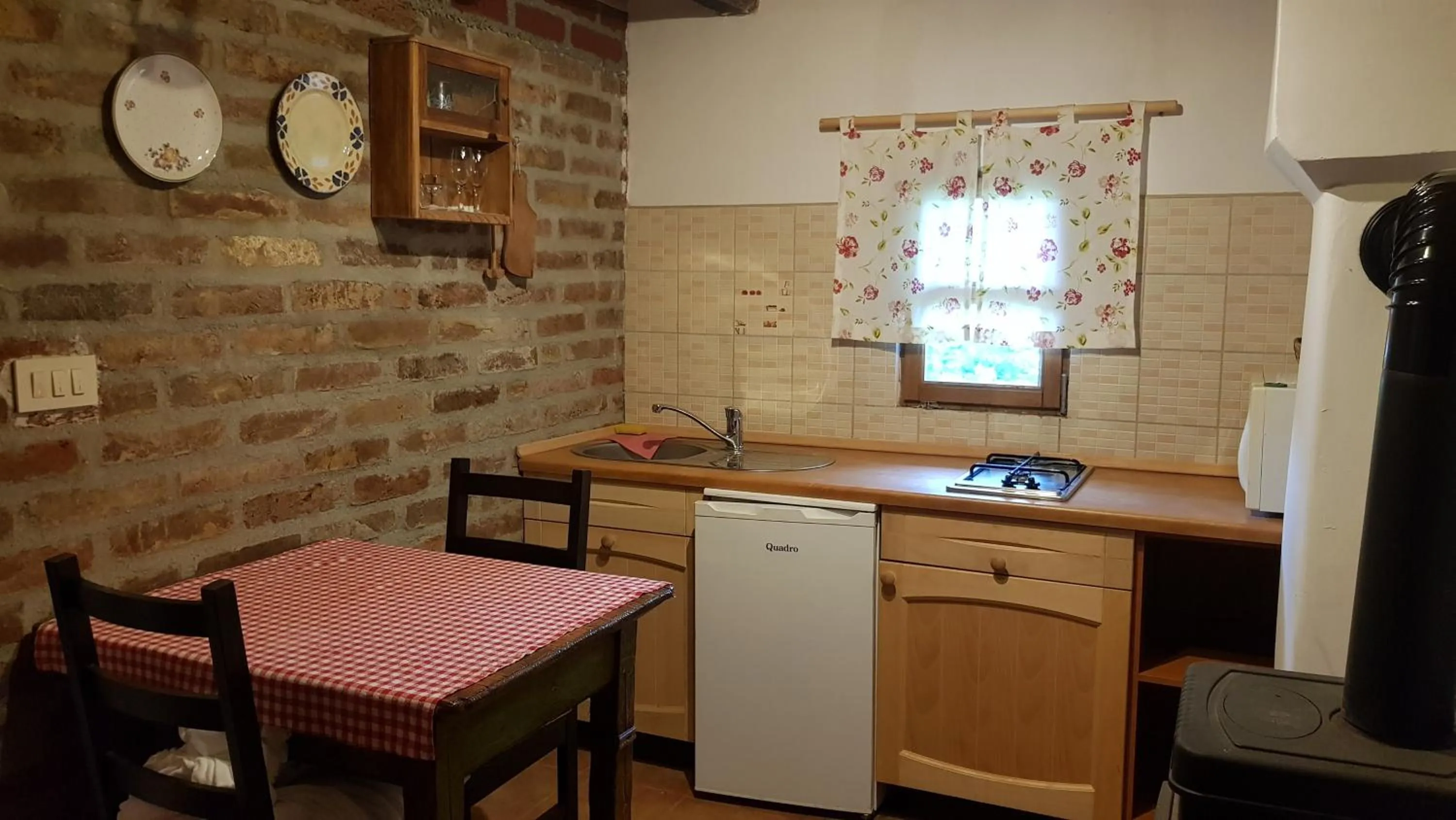 Kitchen or kitchenette in Farmica, Bed&Breakfast, Bazen izdvojen nekoliko minuta hoda