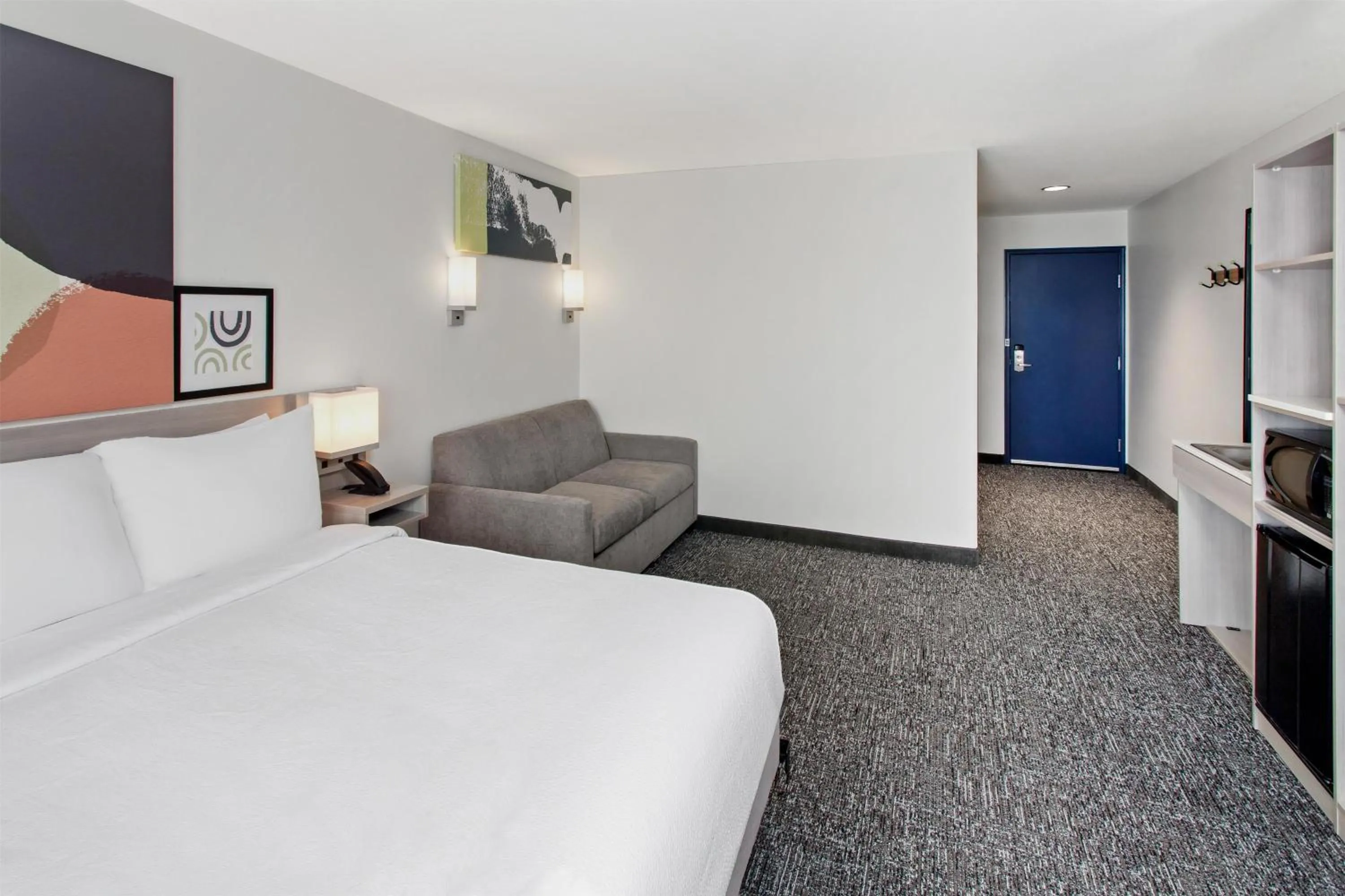 Living room, Bed in Spark by Hilton Rochester South