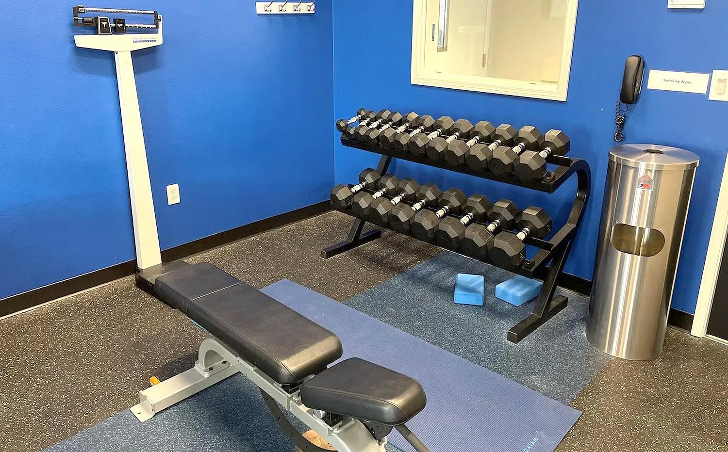 Fitness centre/facilities in Coratel Inn & Suites By Jasper Rochester