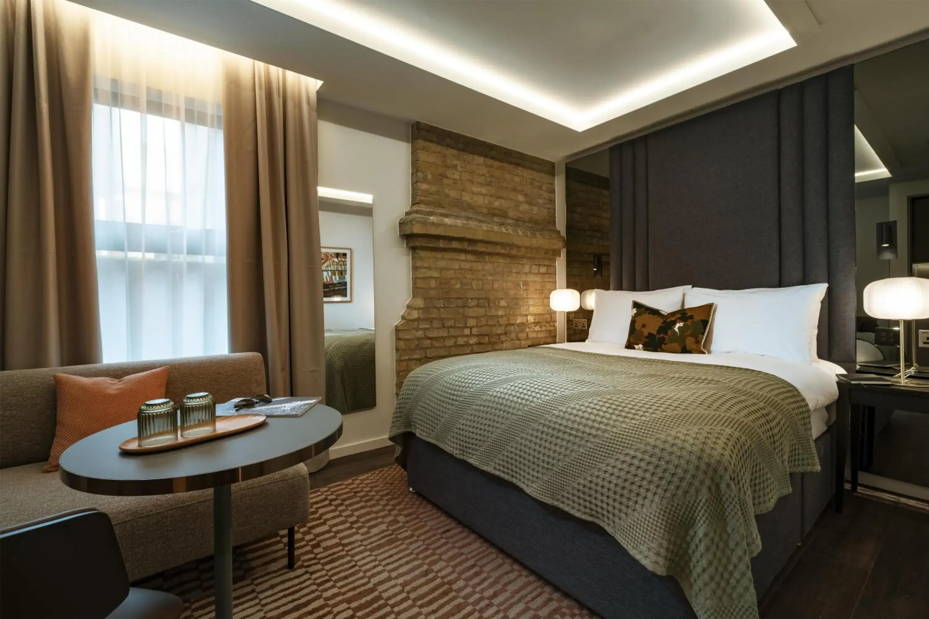 Studio Room Queen in The Hobson Cambridge by Adina Studio Room Queen in The Hobson Cambridge by Adina