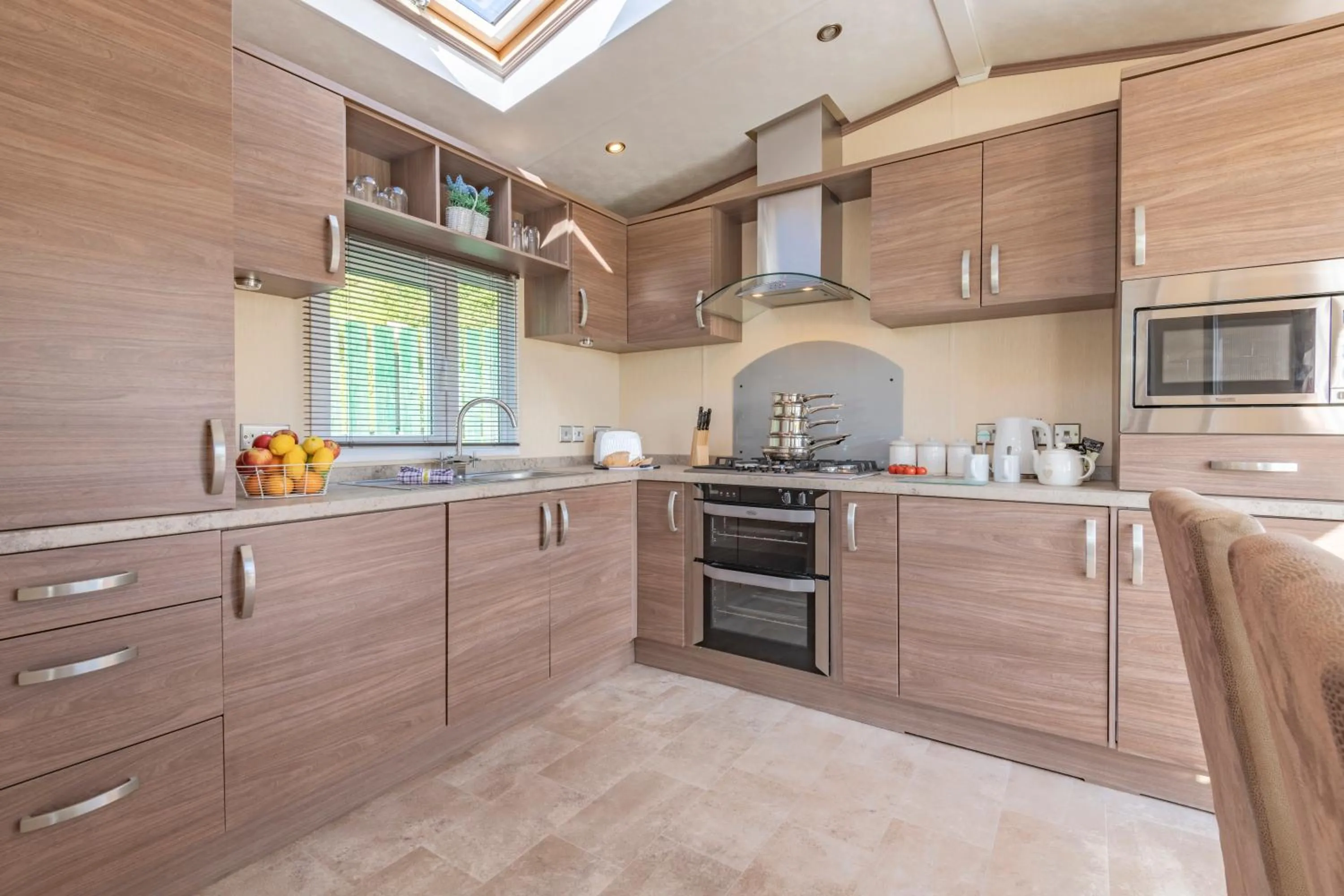 Kitchen or kitchenette in Tan Rallt Holiday Park & Spa